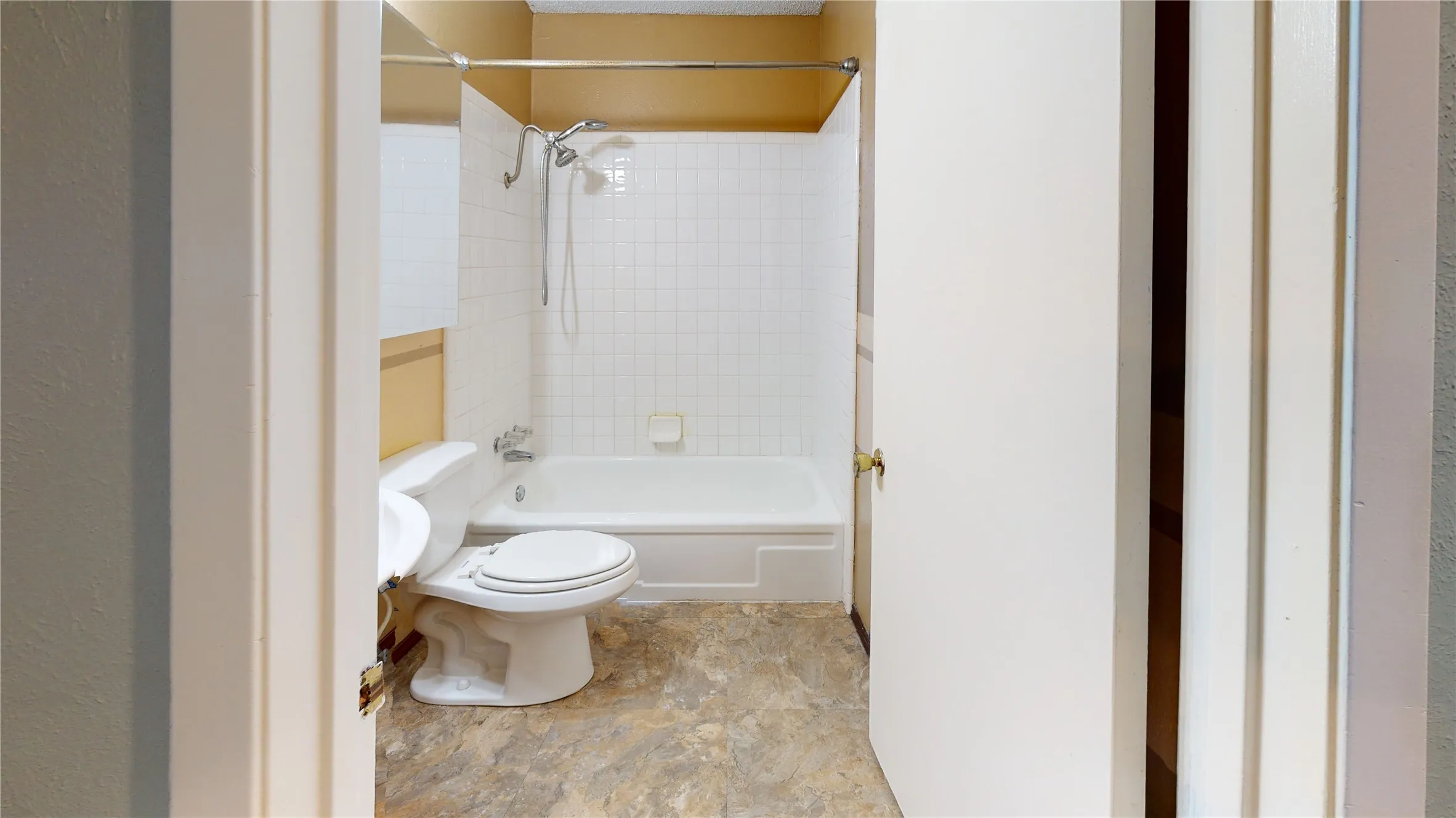Single Family Residence For Rent in Dallas County , 1804 Windsong Trail, Richardson, Texas 75081, 3 Bedroom, 2 Bathroom, 2 Garage spaces, 1,802 Sqft, built in 1972, mls#21321216, Real Estate Agent in Richardson, Homes For Rent in Dallas county, Homes For Rent in Richardson, Realtor in Richardson Texas, Real Estate Brokerage Independent Realty Texas, Luminita Cordes Realtor