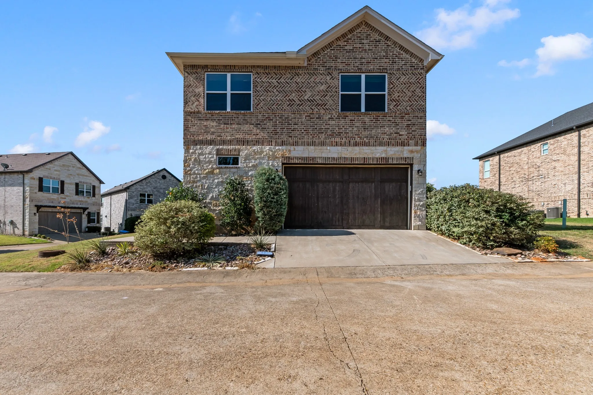 Single Family Residence For Sale in Henderson County , 172 Marina Drive, Mabank, Texas 75156, 4 Bedroom, 4 Bathroom, 2 Garage spaces, 2,060 Sqft, built in 2020, mls#21317237, Real Estate Agent in Mabank, Homes For Sale in Henderson county, Homes For Sale in Mabank, Realtor in Mabank Texas, Real Estate Brokerage Independent Realty Texas, Luminita Cordes Realtor