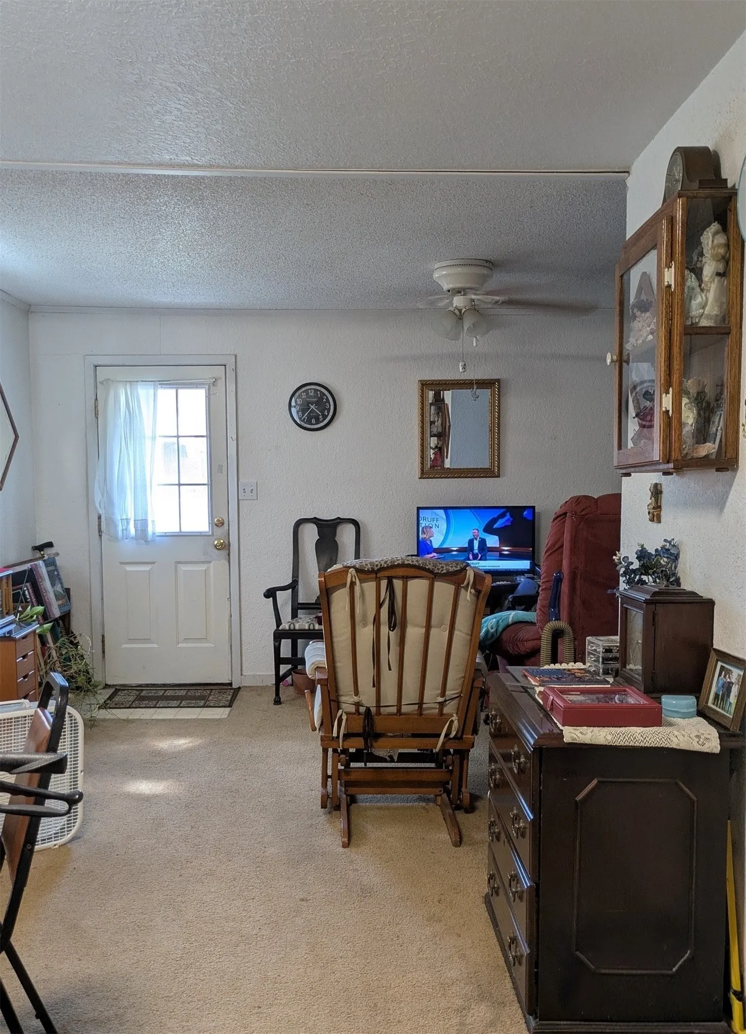 Open floor plan from entry to kitchen