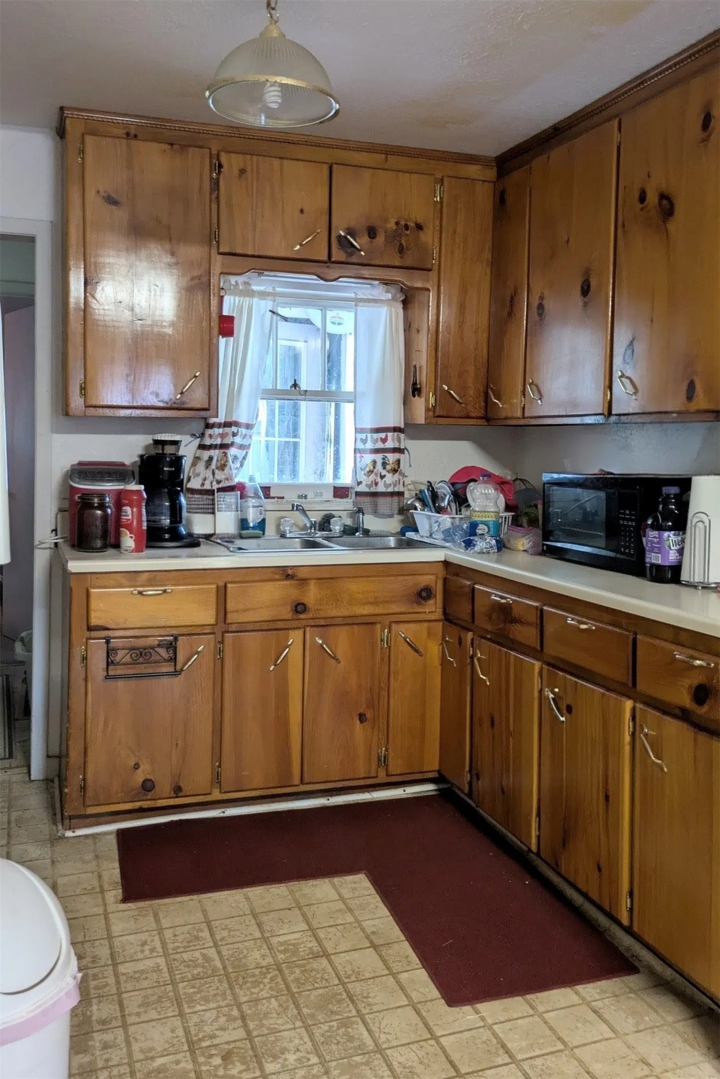 Single Family Residence For Sale in Comanche County , 102 E Oak Avenue, Comanche, Texas 76442, 2 Bedroom, 2 Bathroom, Garage spaces, 1,078 Sqft, built in 1930, mls#21320854, Real Estate Agent in Comanche, Homes For Sale in Comanche county, Homes For Sale in Comanche, Realtor in Comanche Texas, Real Estate Brokerage Independent Realty Texas, Luminita Cordes Realtor