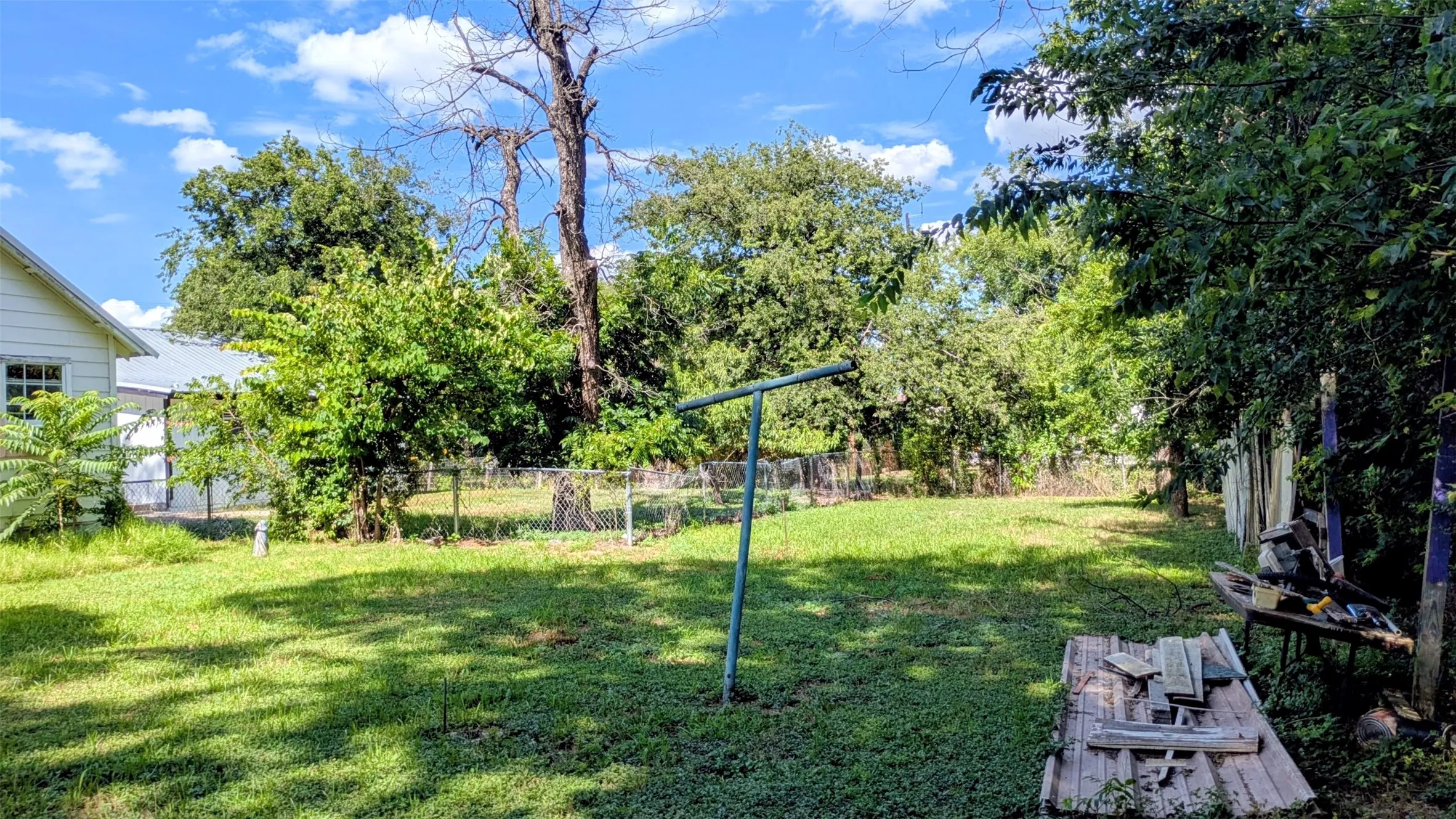 Single Family Residence For Sale in Comanche County , 102 E Oak Avenue, Comanche, Texas 76442, 2 Bedroom, 2 Bathroom, Garage spaces, 1,078 Sqft, built in 1930, mls#21320854, Real Estate Agent in Comanche, Homes For Sale in Comanche county, Homes For Sale in Comanche, Realtor in Comanche Texas, Real Estate Brokerage Independent Realty Texas, Luminita Cordes Realtor