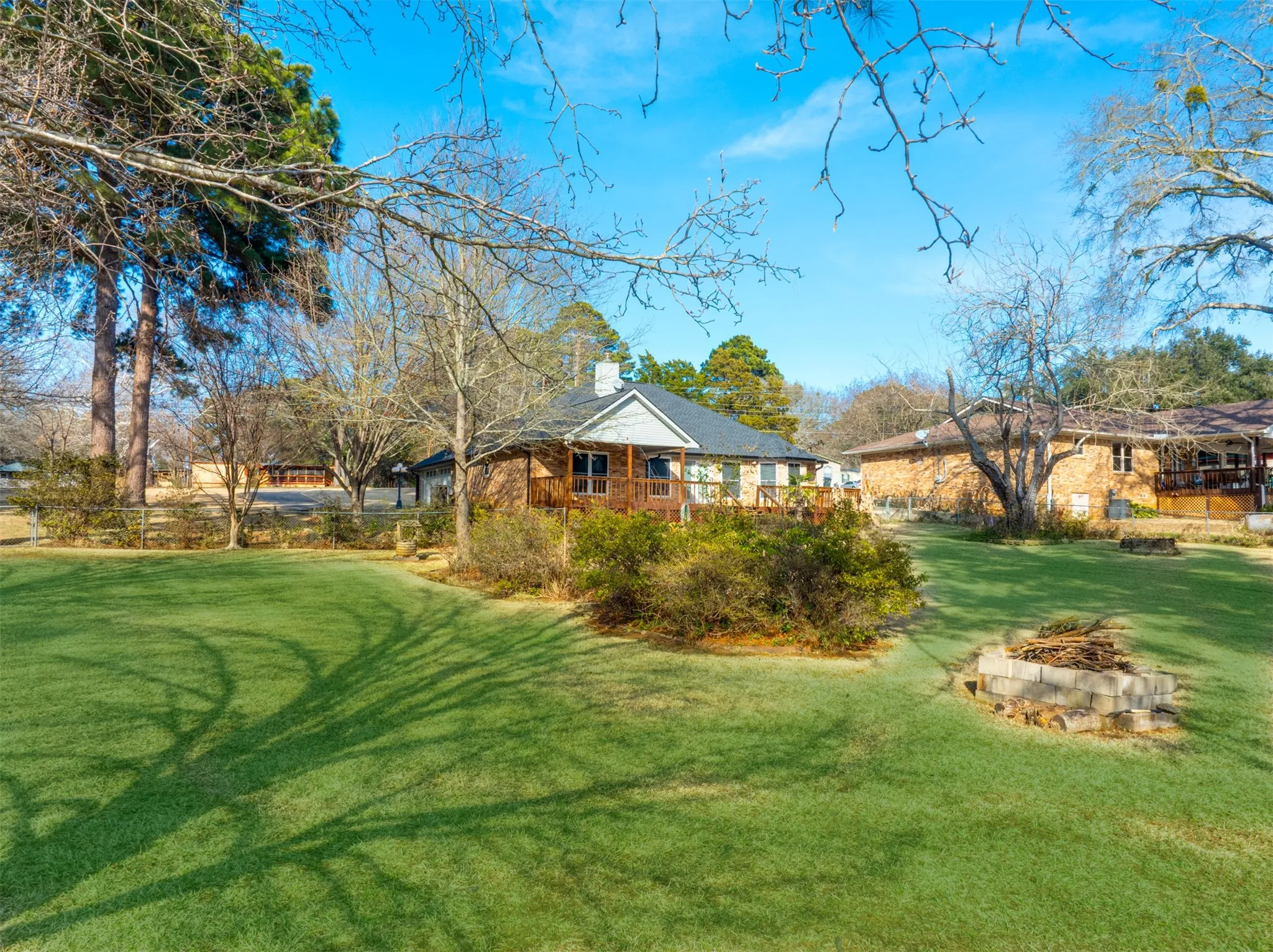 Single Family Residence For Sale in Smith County , 15815 Cedar Bay Drive, Bullard, Texas 75757, 3 Bedroom, 2 Bathroom, 2 Garage spaces, 1,663 Sqft, built in 1996, mls#21321223, Real Estate Agent in Bullard, Homes For Sale in Smith county, Homes For Sale in Bullard, Realtor in Bullard Texas, Real Estate Brokerage Independent Realty Texas, Luminita Cordes Realtor