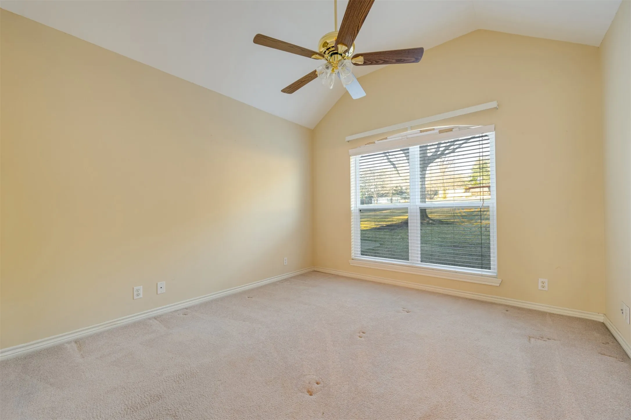Single Family Residence For Sale in Smith County , 15815 Cedar Bay Drive, Bullard, Texas 75757, 3 Bedroom, 2 Bathroom, 2 Garage spaces, 1,663 Sqft, built in 1996, mls#21321223, Real Estate Agent in Bullard, Homes For Sale in Smith county, Homes For Sale in Bullard, Realtor in Bullard Texas, Real Estate Brokerage Independent Realty Texas, Luminita Cordes Realtor