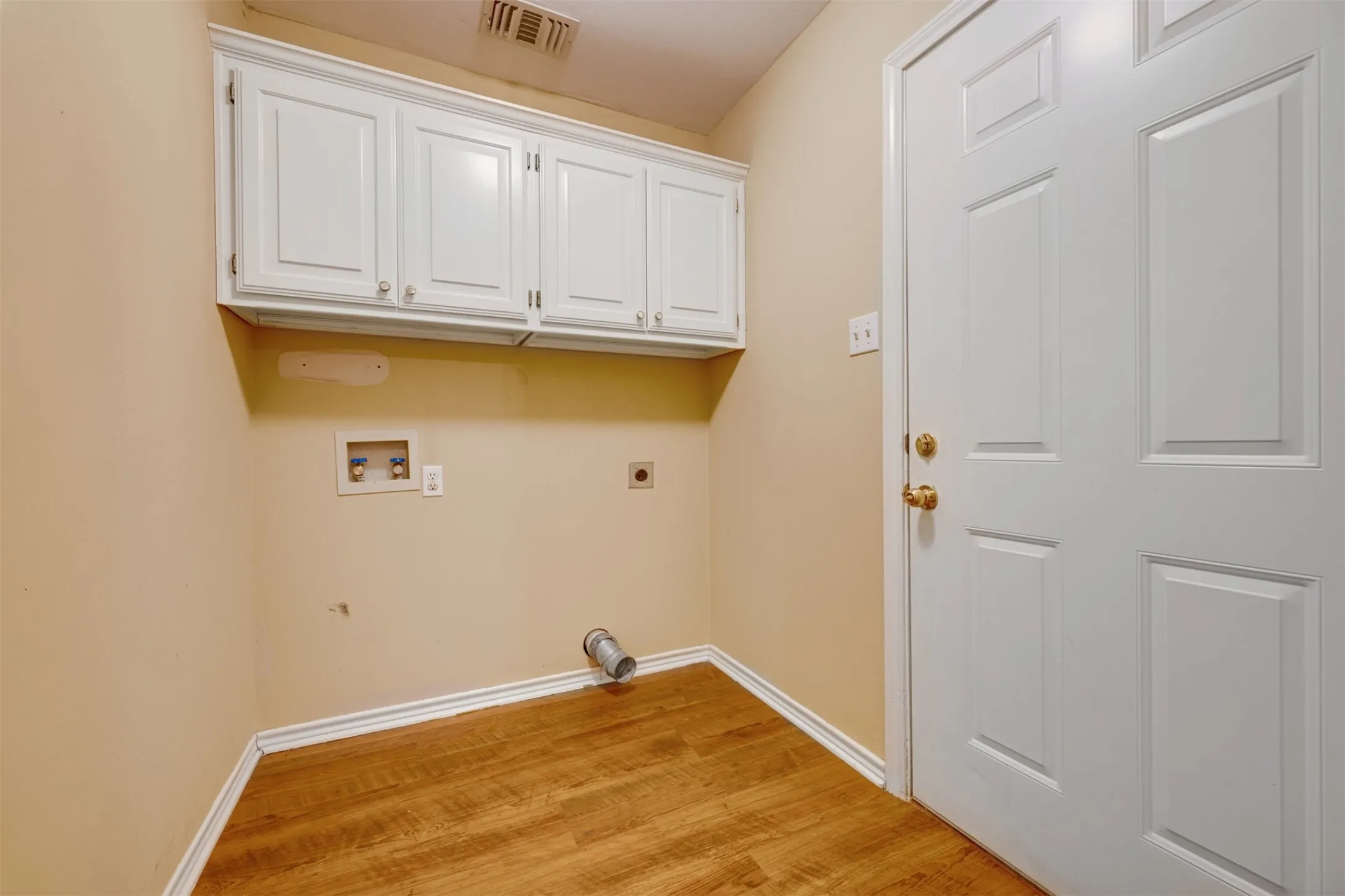 Single Family Residence For Sale in Smith County , 15815 Cedar Bay Drive, Bullard, Texas 75757, 3 Bedroom, 2 Bathroom, 2 Garage spaces, 1,663 Sqft, built in 1996, mls#21321223, Real Estate Agent in Bullard, Homes For Sale in Smith county, Homes For Sale in Bullard, Realtor in Bullard Texas, Real Estate Brokerage Independent Realty Texas, Luminita Cordes Realtor