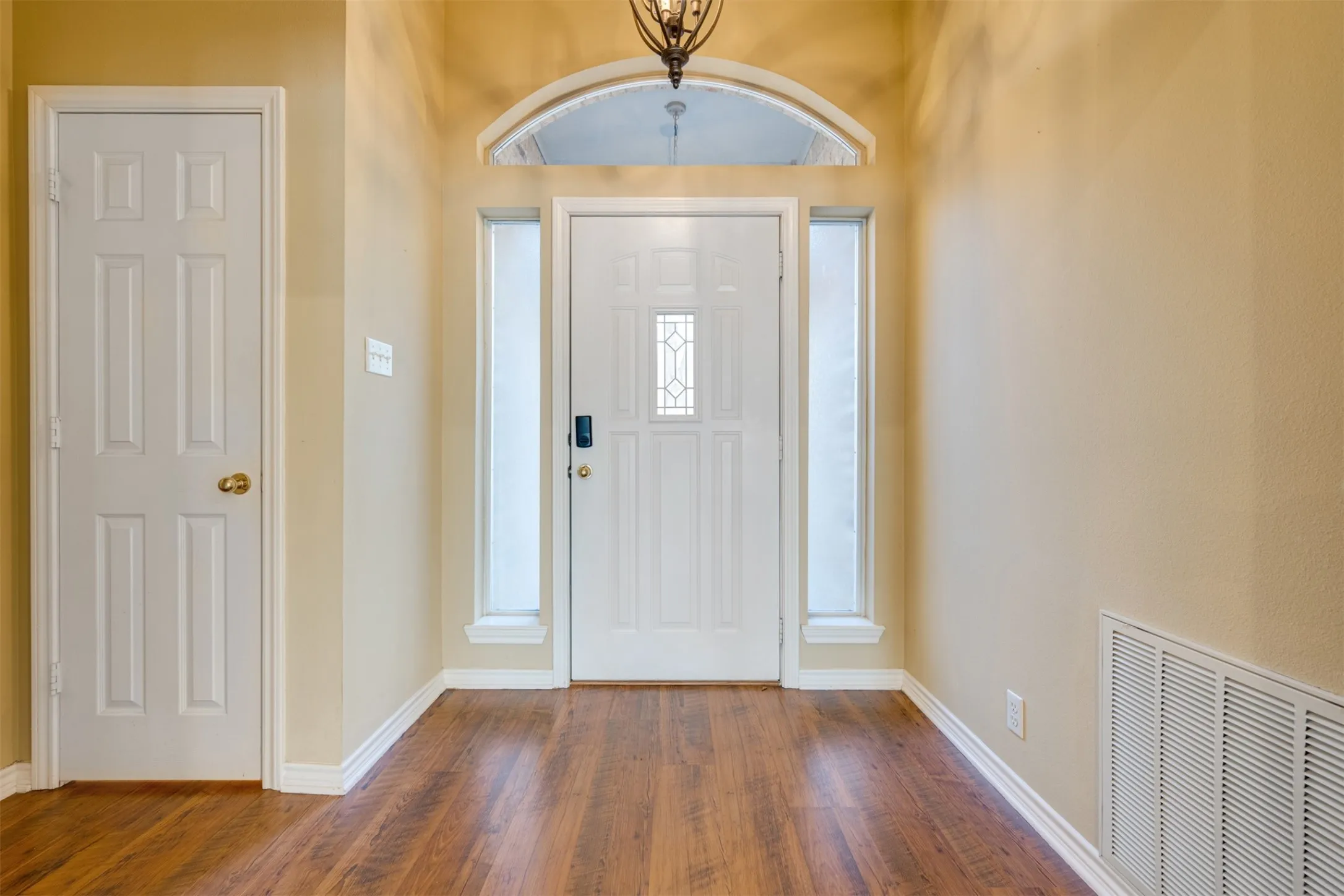 Single Family Residence For Sale in Smith County , 15815 Cedar Bay Drive, Bullard, Texas 75757, 3 Bedroom, 2 Bathroom, 2 Garage spaces, 1,663 Sqft, built in 1996, mls#21321223, Real Estate Agent in Bullard, Homes For Sale in Smith county, Homes For Sale in Bullard, Realtor in Bullard Texas, Real Estate Brokerage Independent Realty Texas, Luminita Cordes Realtor