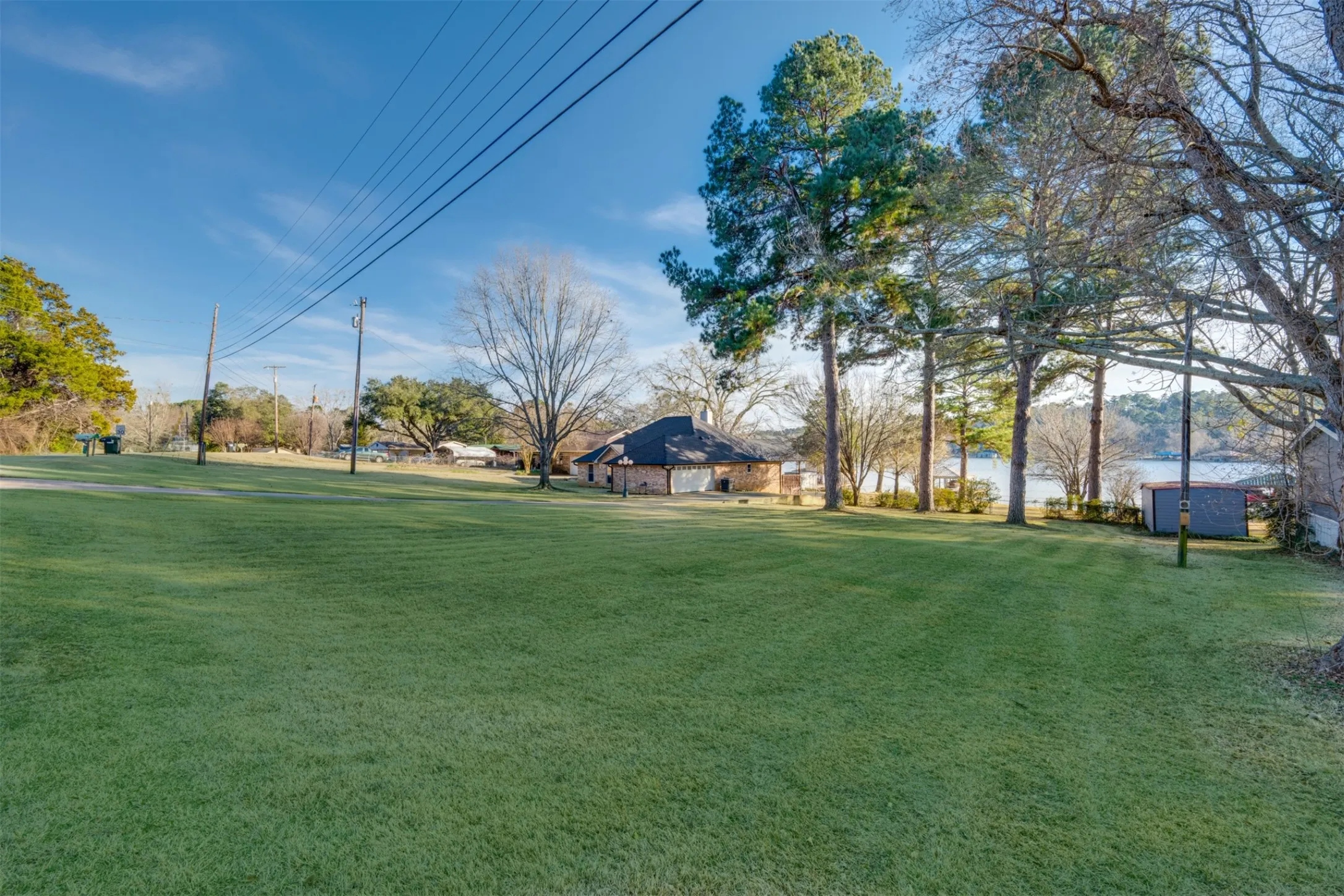 Single Family Residence For Sale in Smith County , 15815 Cedar Bay Drive, Bullard, Texas 75757, 3 Bedroom, 2 Bathroom, 2 Garage spaces, 1,663 Sqft, built in 1996, mls#21321223, Real Estate Agent in Bullard, Homes For Sale in Smith county, Homes For Sale in Bullard, Realtor in Bullard Texas, Real Estate Brokerage Independent Realty Texas, Luminita Cordes Realtor
