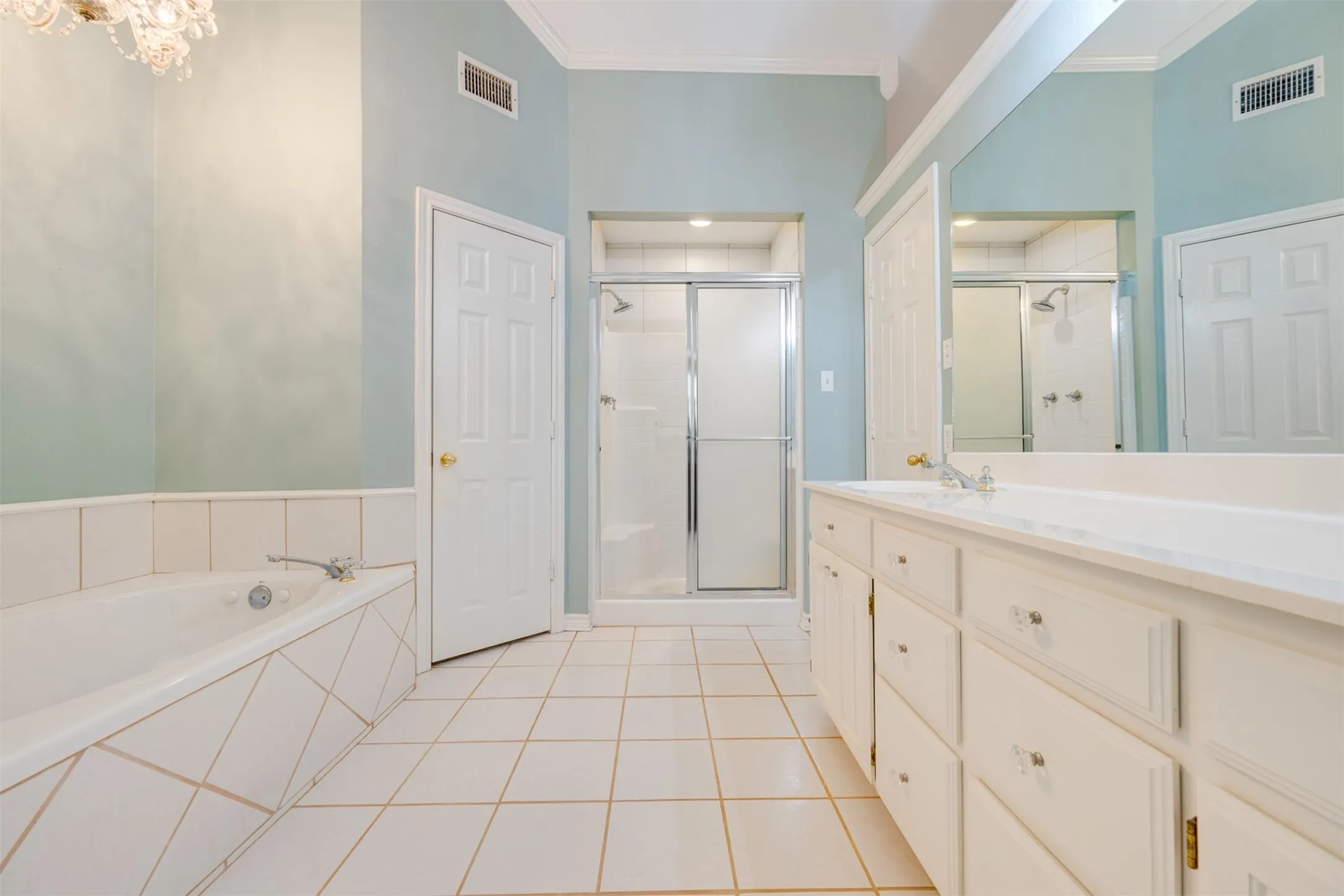 Single Family Residence For Sale in Smith County , 15815 Cedar Bay Drive, Bullard, Texas 75757, 3 Bedroom, 2 Bathroom, 2 Garage spaces, 1,663 Sqft, built in 1996, mls#21321223, Real Estate Agent in Bullard, Homes For Sale in Smith county, Homes For Sale in Bullard, Realtor in Bullard Texas, Real Estate Brokerage Independent Realty Texas, Luminita Cordes Realtor