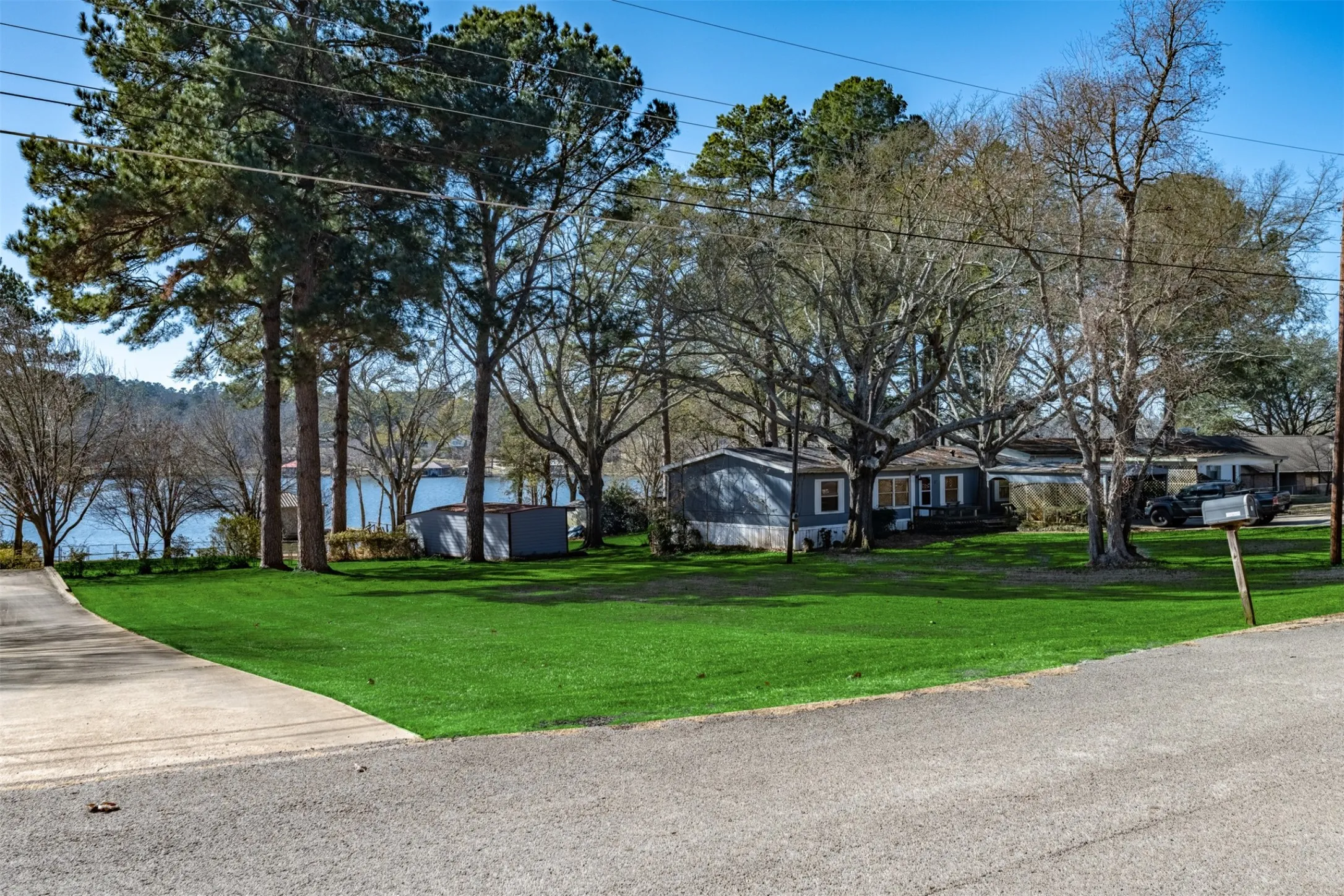 Single Family Residence For Sale in Smith County , 15815 Cedar Bay Drive, Bullard, Texas 75757, 3 Bedroom, 2 Bathroom, 2 Garage spaces, 1,663 Sqft, built in 1996, mls#21321223, Real Estate Agent in Bullard, Homes For Sale in Smith county, Homes For Sale in Bullard, Realtor in Bullard Texas, Real Estate Brokerage Independent Realty Texas, Luminita Cordes Realtor