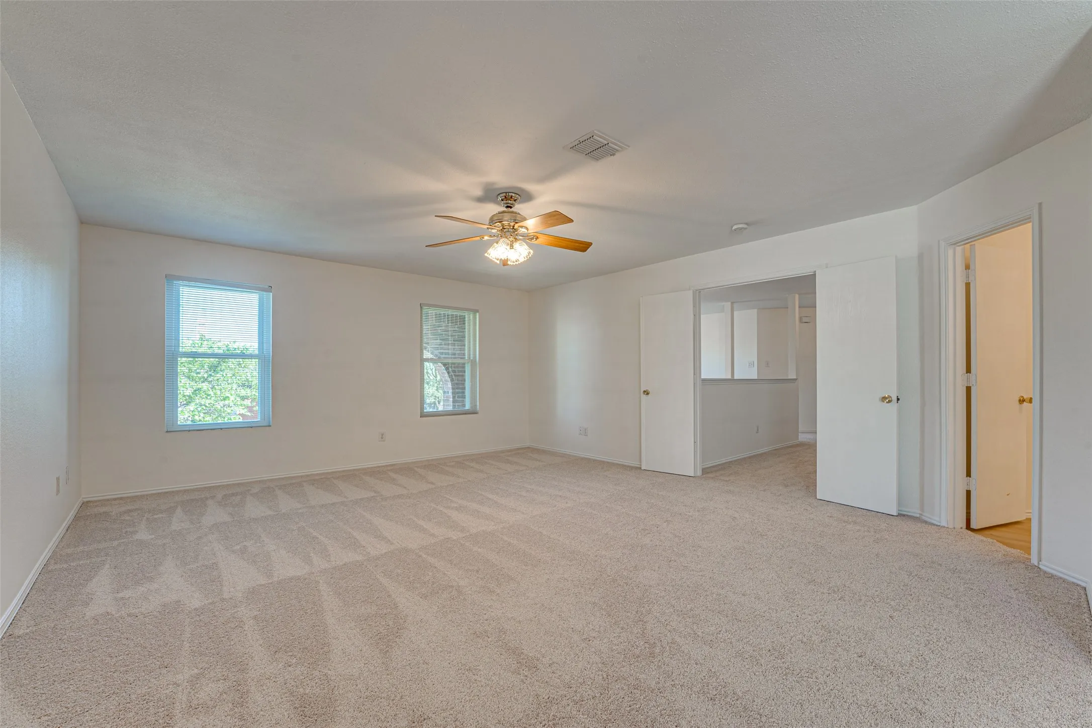Single Family Residence For Sale in Rockwall County , 1495 Hickory Creek Lane, Rockwall, Texas 75032, 4 Bedroom, 3 Bathroom, 2 Garage spaces, 3,308 Sqft, built in 2001, mls#21319663, Real Estate Agent in Rockwall, Homes For Sale in Rockwall county, Homes For Sale in Rockwall, Realtor in Rockwall Texas, Real Estate Brokerage Independent Realty Texas, Luminita Cordes Realtor