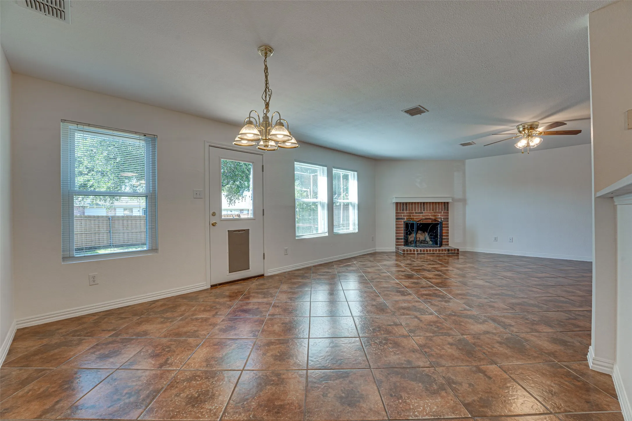 Single Family Residence For Sale in Rockwall County , 1495 Hickory Creek Lane, Rockwall, Texas 75032, 4 Bedroom, 3 Bathroom, 2 Garage spaces, 3,308 Sqft, built in 2001, mls#21319663, Real Estate Agent in Rockwall, Homes For Sale in Rockwall county, Homes For Sale in Rockwall, Realtor in Rockwall Texas, Real Estate Brokerage Independent Realty Texas, Luminita Cordes Realtor