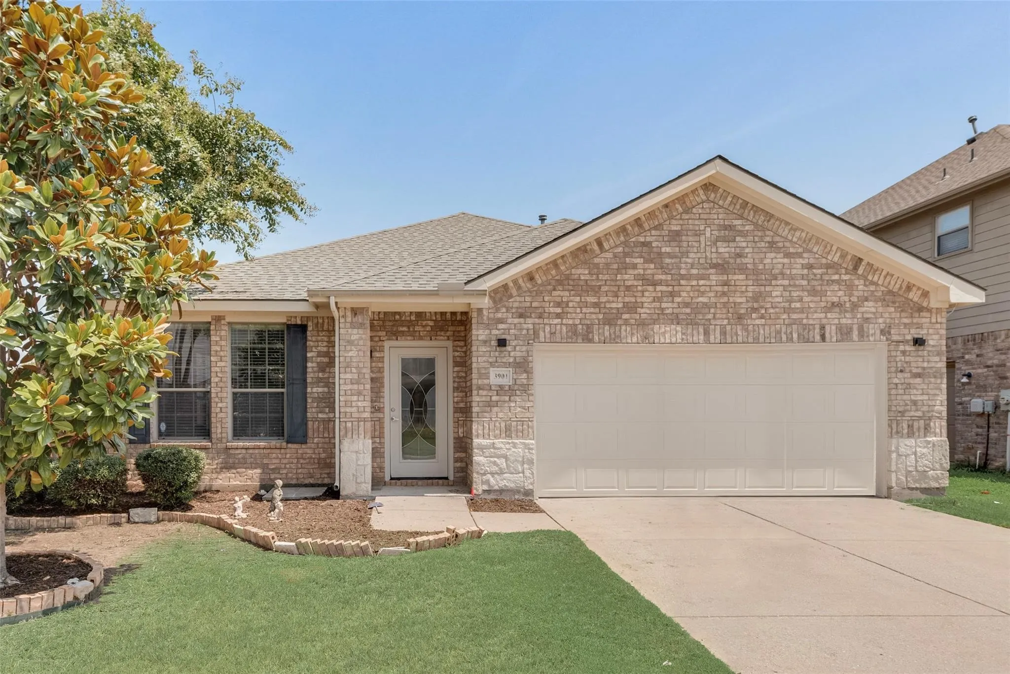 Single Family Residence For Sale in Collin County , 3901 Pitchstone Drive, Mc Kinney, Texas 75070, 4 Bedroom, 2 Bathroom, 2 Garage spaces, 2,098 Sqft, built in 2006, mls#21317123, Real Estate Agent in Mc Kinney, Homes For Sale in Collin county, Homes For Sale in Mc Kinney, Realtor in Mc Kinney Texas, Real Estate Brokerage Independent Realty Texas, Luminita Cordes Realtor