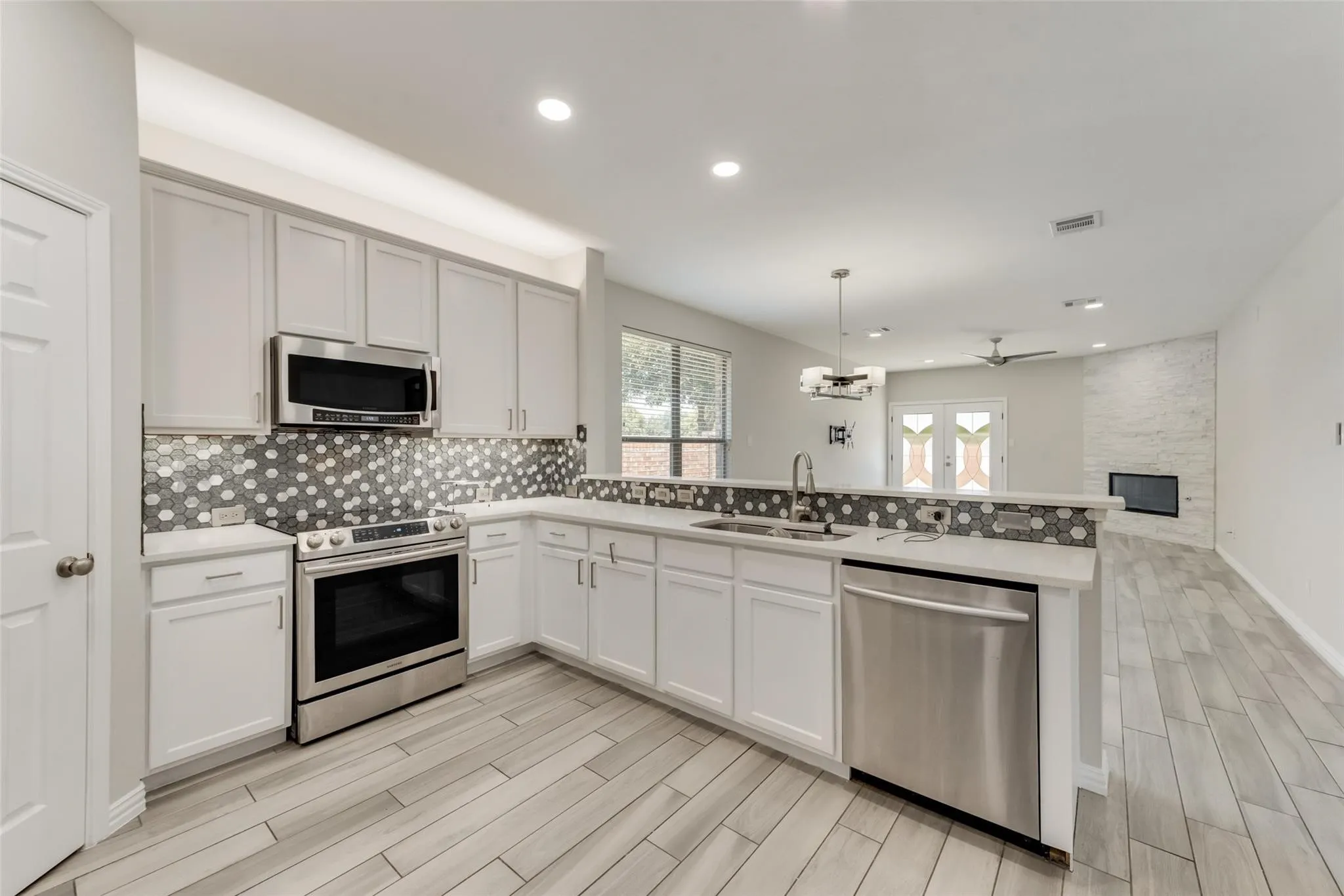 Single Family Residence For Sale in Collin County , 3901 Pitchstone Drive, Mc Kinney, Texas 75070, 4 Bedroom, 2 Bathroom, 2 Garage spaces, 2,098 Sqft, built in 2006, mls#21317123, Real Estate Agent in Mc Kinney, Homes For Sale in Collin county, Homes For Sale in Mc Kinney, Realtor in Mc Kinney Texas, Real Estate Brokerage Independent Realty Texas, Luminita Cordes Realtor
