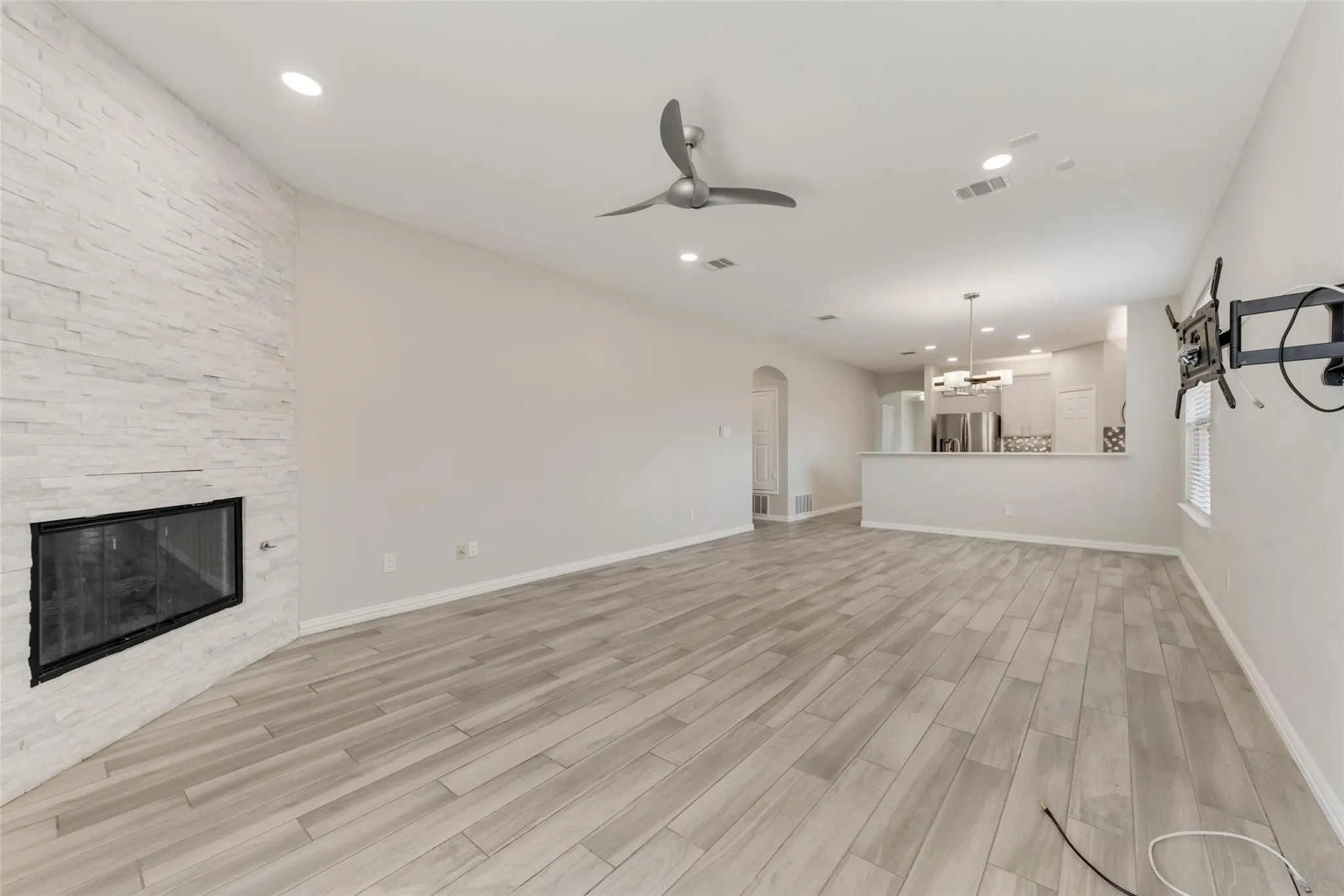 Single Family Residence For Sale in Collin County , 3901 Pitchstone Drive, Mc Kinney, Texas 75070, 4 Bedroom, 2 Bathroom, 2 Garage spaces, 2,098 Sqft, built in 2006, mls#21317123, Real Estate Agent in Mc Kinney, Homes For Sale in Collin county, Homes For Sale in Mc Kinney, Realtor in Mc Kinney Texas, Real Estate Brokerage Independent Realty Texas, Luminita Cordes Realtor