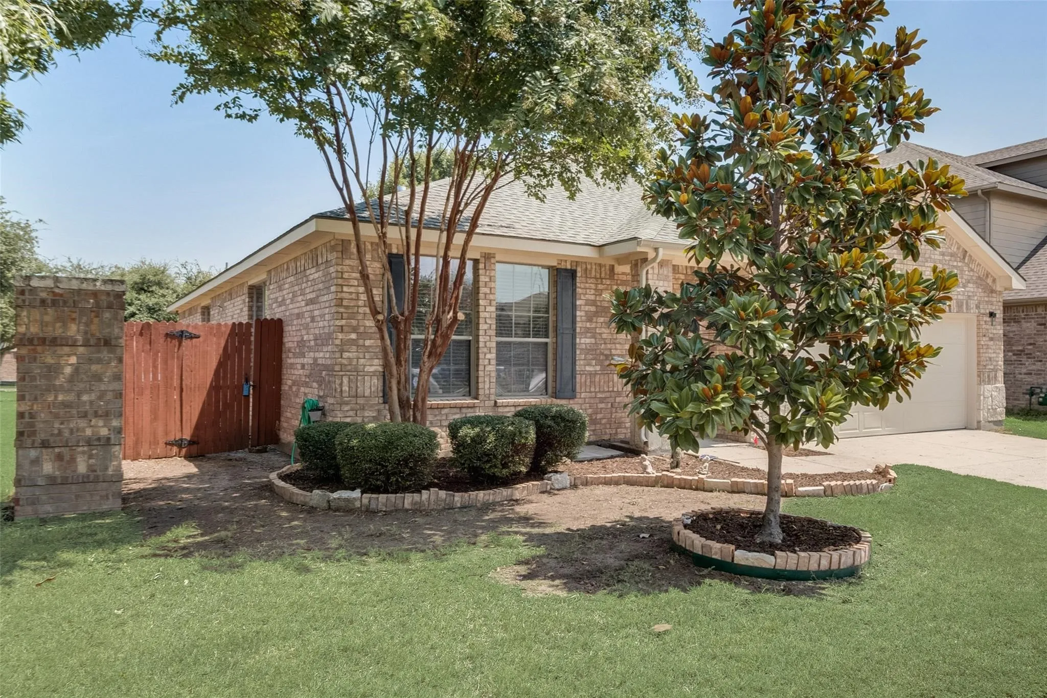 Single Family Residence For Sale in Collin County , 3901 Pitchstone Drive, Mc Kinney, Texas 75070, 4 Bedroom, 2 Bathroom, 2 Garage spaces, 2,098 Sqft, built in 2006, mls#21317123, Real Estate Agent in Mc Kinney, Homes For Sale in Collin county, Homes For Sale in Mc Kinney, Realtor in Mc Kinney Texas, Real Estate Brokerage Independent Realty Texas, Luminita Cordes Realtor