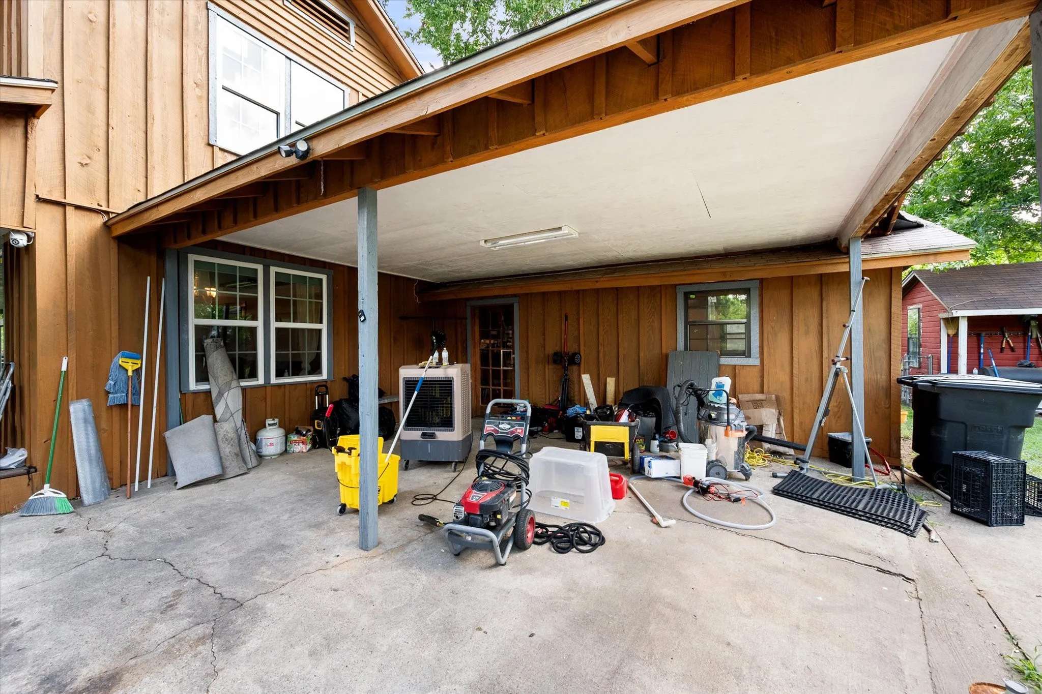 Single Family Residence For Sale in Navarro County , 101 S Wright Avenue, Kerens, Texas 75144, 3 Bedroom, 3 Bathroom, Garage spaces, 2,440 Sqft, built in 1986, mls#21318558, Real Estate Agent in Kerens, Homes For Sale in Navarro county, Homes For Sale in Kerens, Realtor in Kerens Texas, Real Estate Brokerage Independent Realty Texas, Luminita Cordes Realtor