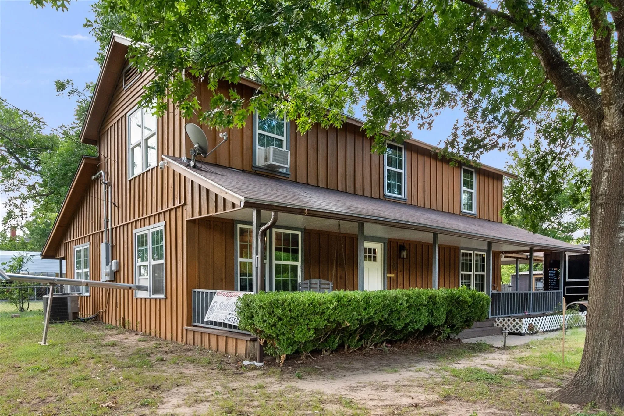 Single Family Residence For Sale in Navarro County , 101 S Wright Avenue, Kerens, Texas 75144, 3 Bedroom, 3 Bathroom, Garage spaces, 2,440 Sqft, built in 1986, mls#21318558, Real Estate Agent in Kerens, Homes For Sale in Navarro county, Homes For Sale in Kerens, Realtor in Kerens Texas, Real Estate Brokerage Independent Realty Texas, Luminita Cordes Realtor