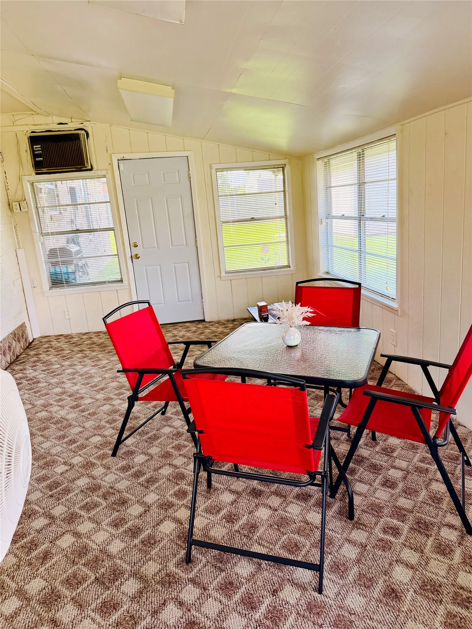 Single Family Residence For Sale in Franklin (TX) County , 100 Vatra Street, Mount Vernon, Texas 75457, 3 Bedroom, 2 Bathroom, Garage spaces, 1,600 Sqft, built in 1990, mls#21298258, Real Estate Agent in Mount Vernon, Homes For Sale in Franklin (TX) county, Homes For Sale in Mount Vernon, Realtor in Mount Vernon Texas, Real Estate Brokerage Independent Realty Texas, Luminita Cordes Realtor