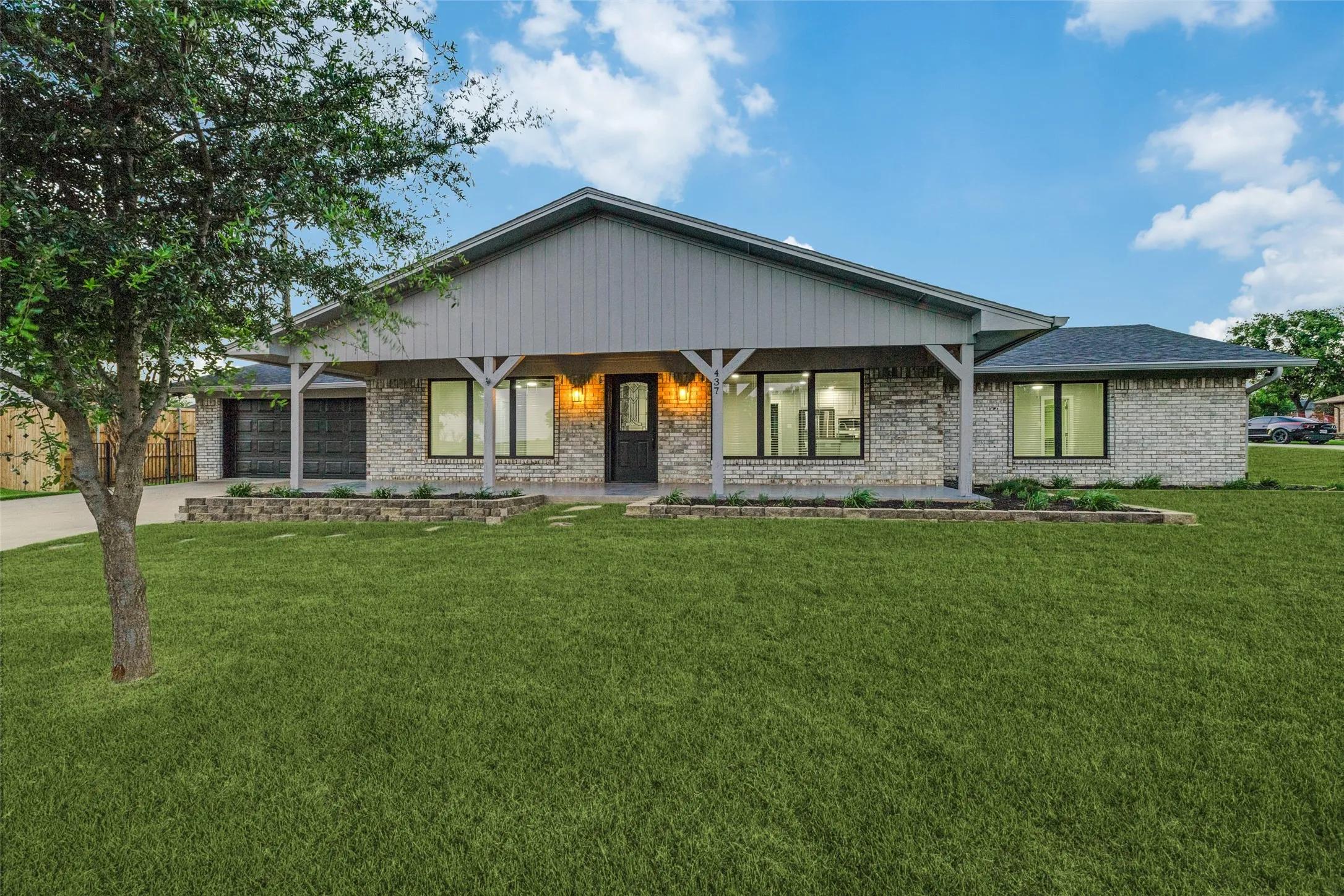 Single Family Residence For Rent in Denton County , 437 peninsula Drive, Lakewood Village, Texas 75068, 3 Bedroom, 2 Bathroom, 2 Garage spaces, 1,908 Sqft, built in 1971, mls#21318718, Real Estate Agent in Lakewood Village, Homes For Rent in Denton county, Homes For Rent in Lakewood Village, Realtor in Lakewood Village Texas, Real Estate Brokerage Independent Realty Texas, Luminita Cordes Realtor