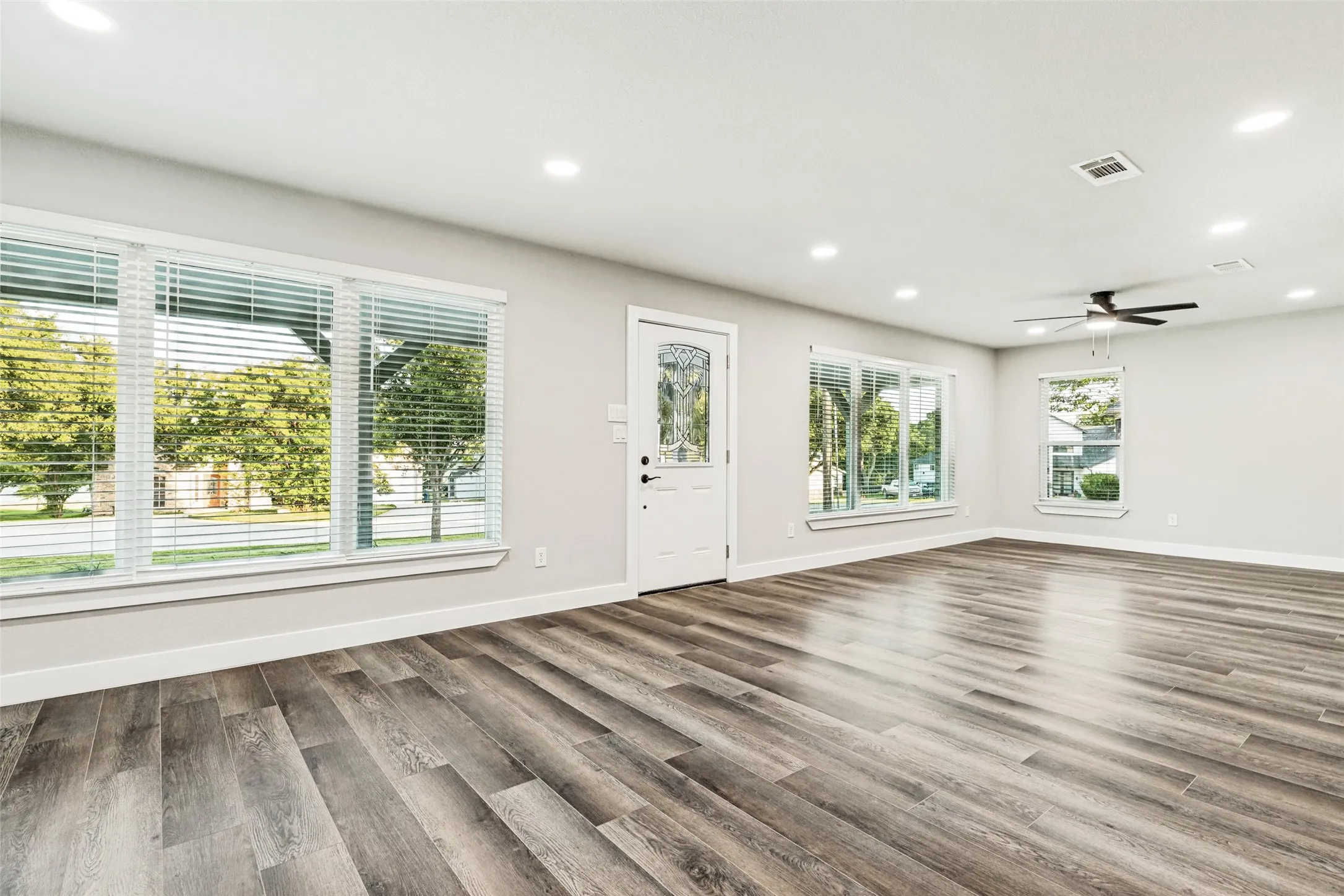 Single Family Residence For Rent in Denton County , 437 peninsula Drive, Lakewood Village, Texas 75068, 3 Bedroom, 2 Bathroom, 2 Garage spaces, 1,908 Sqft, built in 1971, mls#21318718, Real Estate Agent in Lakewood Village, Homes For Rent in Denton county, Homes For Rent in Lakewood Village, Realtor in Lakewood Village Texas, Real Estate Brokerage Independent Realty Texas, Luminita Cordes Realtor