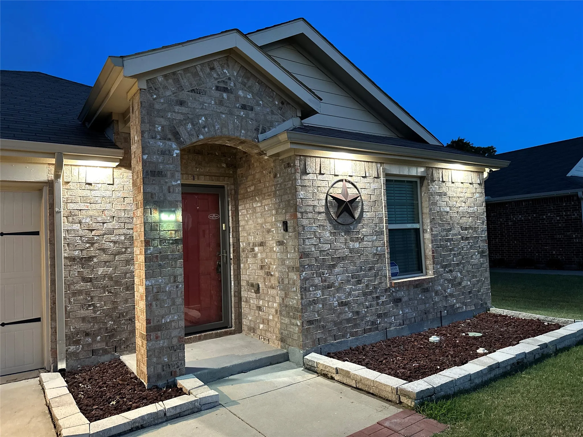Single Family Residence For Sale in Dallas County , 2520 Old Farm Drive, Seagoville, Texas 75159, 4 Bedroom, 2 Bathroom, 2 Garage spaces, 1,826 Sqft, built in 2015, mls#21321251, Real Estate Agent in Seagoville, Homes For Sale in Dallas county, Homes For Sale in Seagoville, Realtor in Seagoville Texas, Real Estate Brokerage Independent Realty Texas, Luminita Cordes Realtor