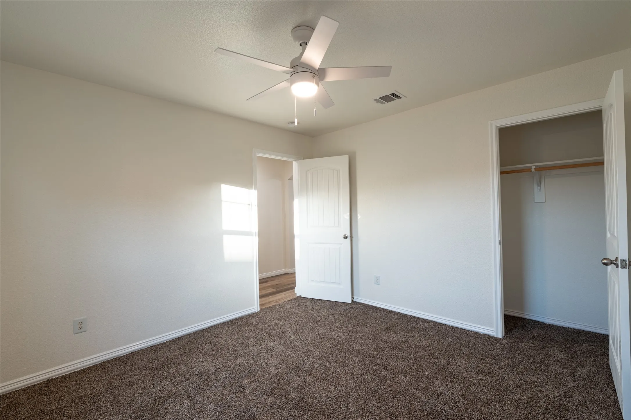 Single Family Residence For Sale in Dallas County , 2520 Old Farm Drive, Seagoville, Texas 75159, 4 Bedroom, 2 Bathroom, 2 Garage spaces, 1,826 Sqft, built in 2015, mls#21321251, Real Estate Agent in Seagoville, Homes For Sale in Dallas county, Homes For Sale in Seagoville, Realtor in Seagoville Texas, Real Estate Brokerage Independent Realty Texas, Luminita Cordes Realtor