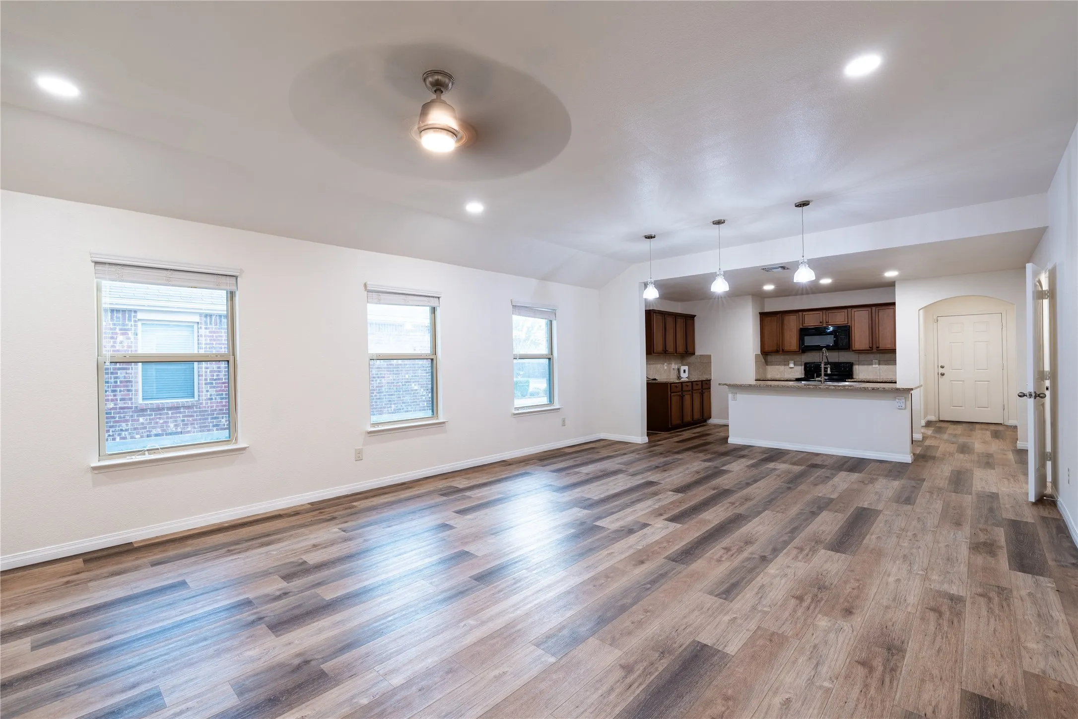 Single Family Residence For Sale in Dallas County , 2520 Old Farm Drive, Seagoville, Texas 75159, 4 Bedroom, 2 Bathroom, 2 Garage spaces, 1,826 Sqft, built in 2015, mls#21321251, Real Estate Agent in Seagoville, Homes For Sale in Dallas county, Homes For Sale in Seagoville, Realtor in Seagoville Texas, Real Estate Brokerage Independent Realty Texas, Luminita Cordes Realtor