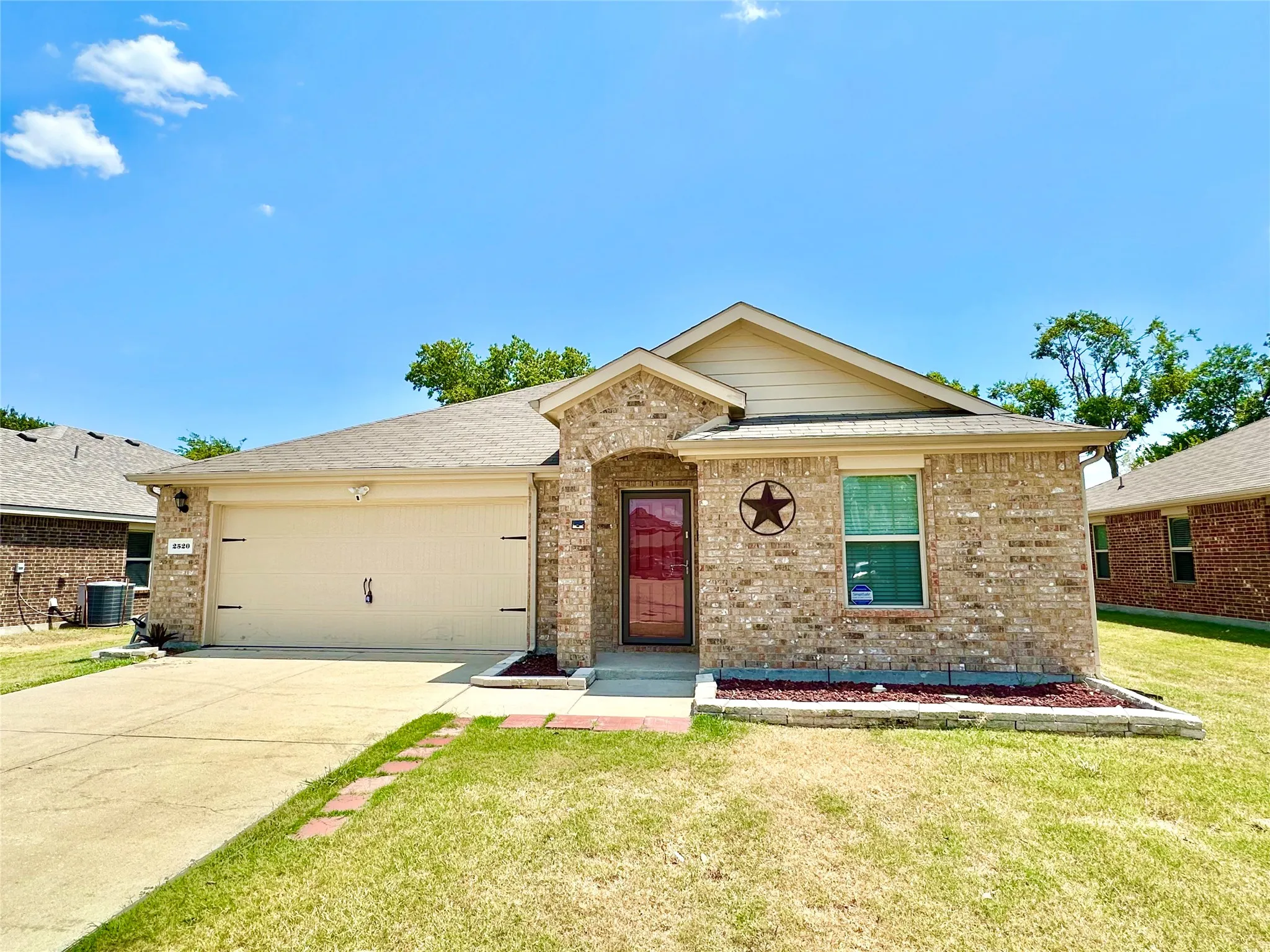 Single Family Residence For Sale in Dallas County , 2520 Old Farm Drive, Seagoville, Texas 75159, 4 Bedroom, 2 Bathroom, 2 Garage spaces, 1,826 Sqft, built in 2015, mls#21321251, Real Estate Agent in Seagoville, Homes For Sale in Dallas county, Homes For Sale in Seagoville, Realtor in Seagoville Texas, Real Estate Brokerage Independent Realty Texas, Luminita Cordes Realtor