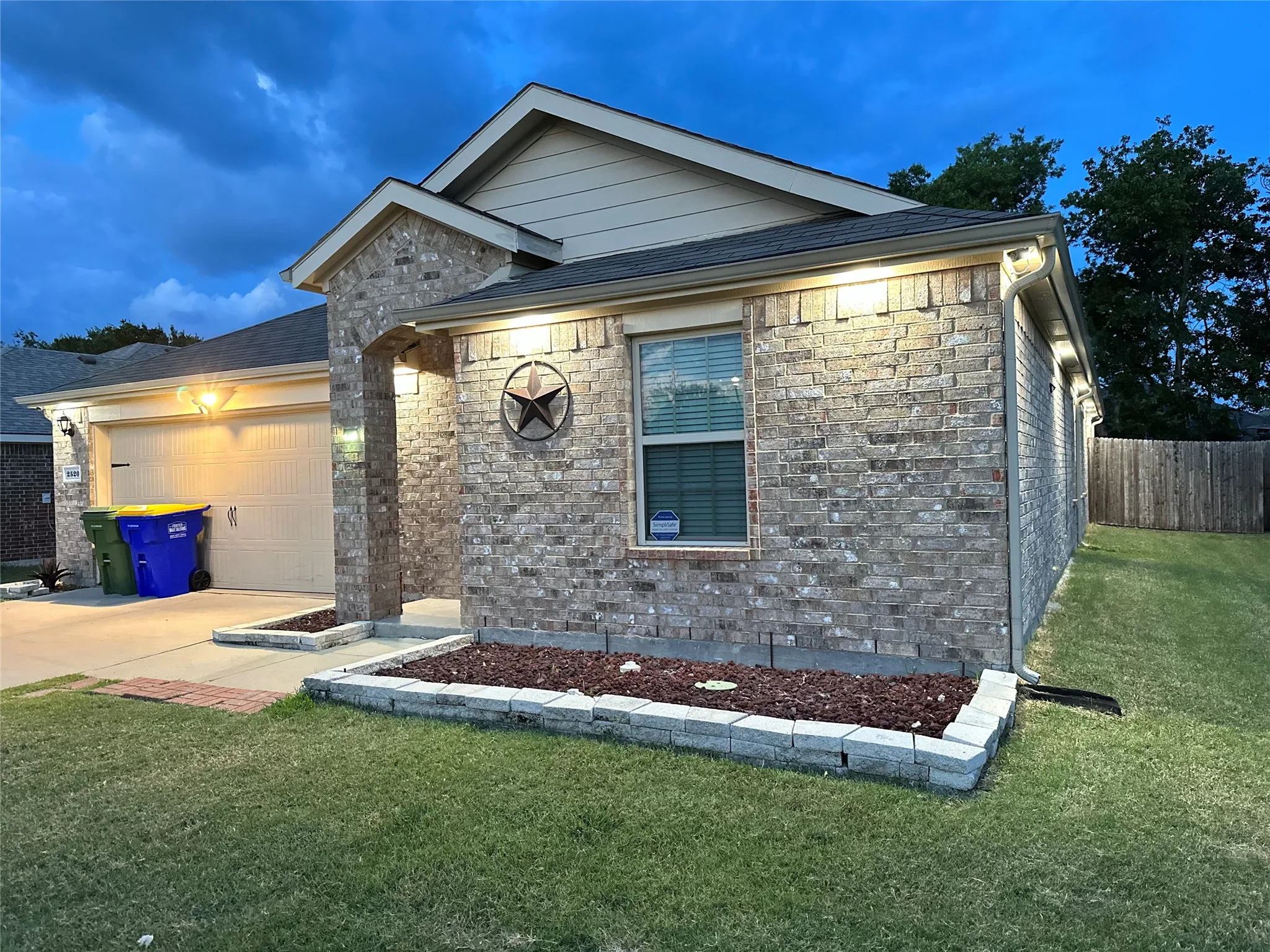 Single Family Residence For Sale in Dallas County , 2520 Old Farm Drive, Seagoville, Texas 75159, 4 Bedroom, 2 Bathroom, 2 Garage spaces, 1,826 Sqft, built in 2015, mls#21321251, Real Estate Agent in Seagoville, Homes For Sale in Dallas county, Homes For Sale in Seagoville, Realtor in Seagoville Texas, Real Estate Brokerage Independent Realty Texas, Luminita Cordes Realtor