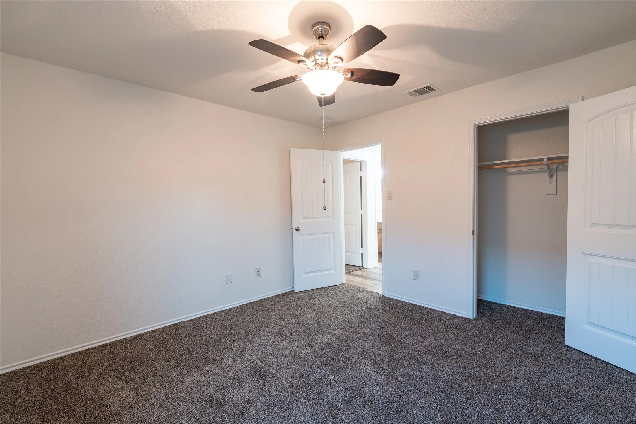 Single Family Residence For Sale in Dallas County , 2520 Old Farm Drive, Seagoville, Texas 75159, 4 Bedroom, 2 Bathroom, 2 Garage spaces, 1,826 Sqft, built in 2015, mls#21321251, Real Estate Agent in Seagoville, Homes For Sale in Dallas county, Homes For Sale in Seagoville, Realtor in Seagoville Texas, Real Estate Brokerage Independent Realty Texas, Luminita Cordes Realtor