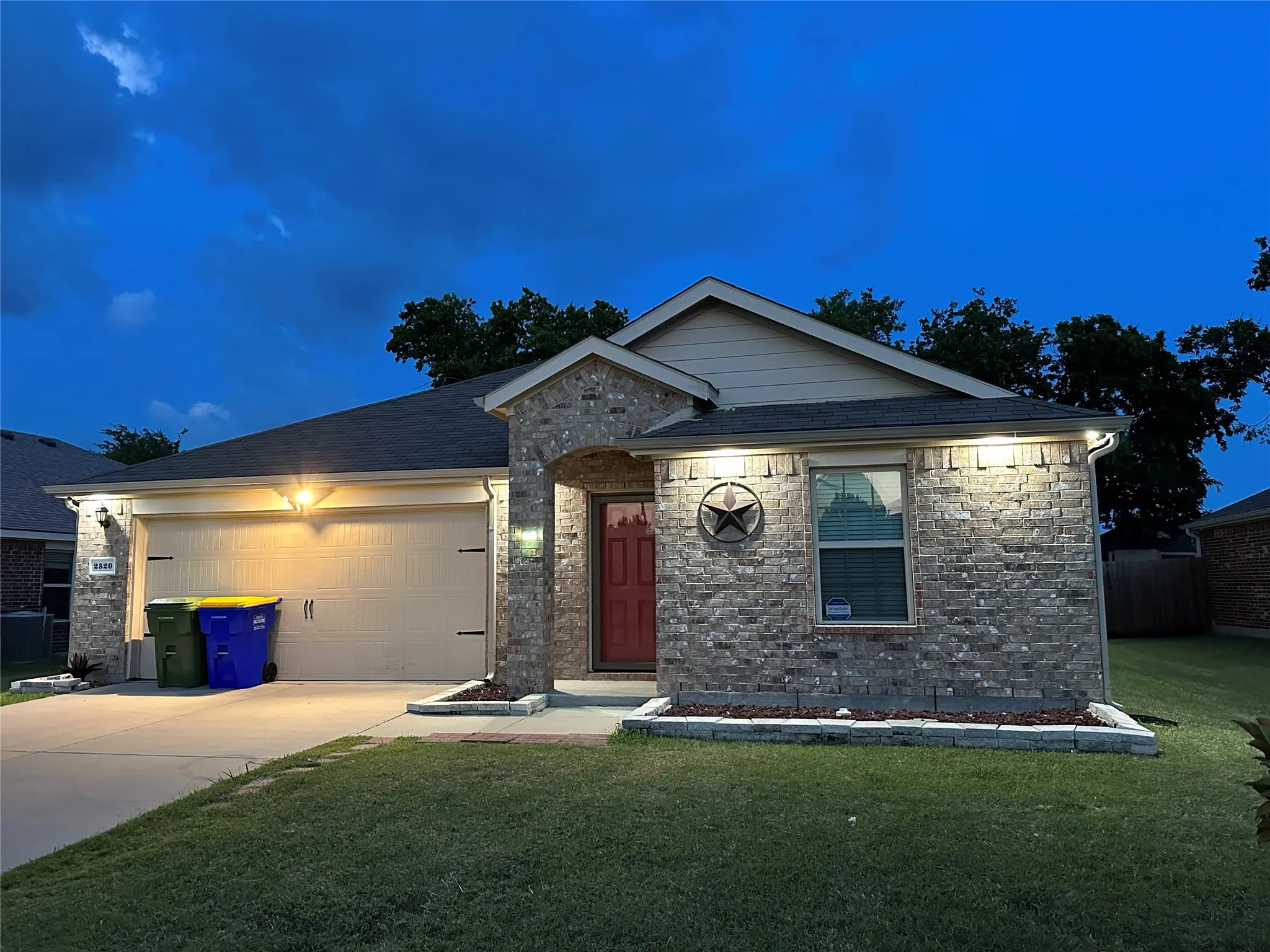 Single Family Residence For Sale in Dallas County , 2520 Old Farm Drive, Seagoville, Texas 75159, 4 Bedroom, 2 Bathroom, 2 Garage spaces, 1,826 Sqft, built in 2015, mls#21321251, Real Estate Agent in Seagoville, Homes For Sale in Dallas county, Homes For Sale in Seagoville, Realtor in Seagoville Texas, Real Estate Brokerage Independent Realty Texas, Luminita Cordes Realtor