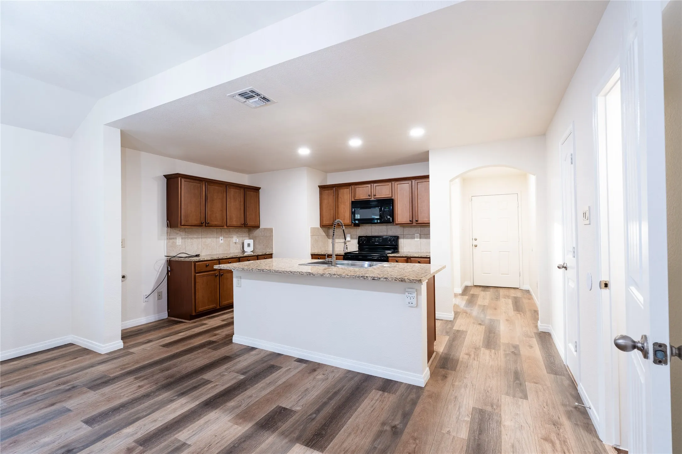 Single Family Residence For Sale in Dallas County , 2520 Old Farm Drive, Seagoville, Texas 75159, 4 Bedroom, 2 Bathroom, 2 Garage spaces, 1,826 Sqft, built in 2015, mls#21321251, Real Estate Agent in Seagoville, Homes For Sale in Dallas county, Homes For Sale in Seagoville, Realtor in Seagoville Texas, Real Estate Brokerage Independent Realty Texas, Luminita Cordes Realtor