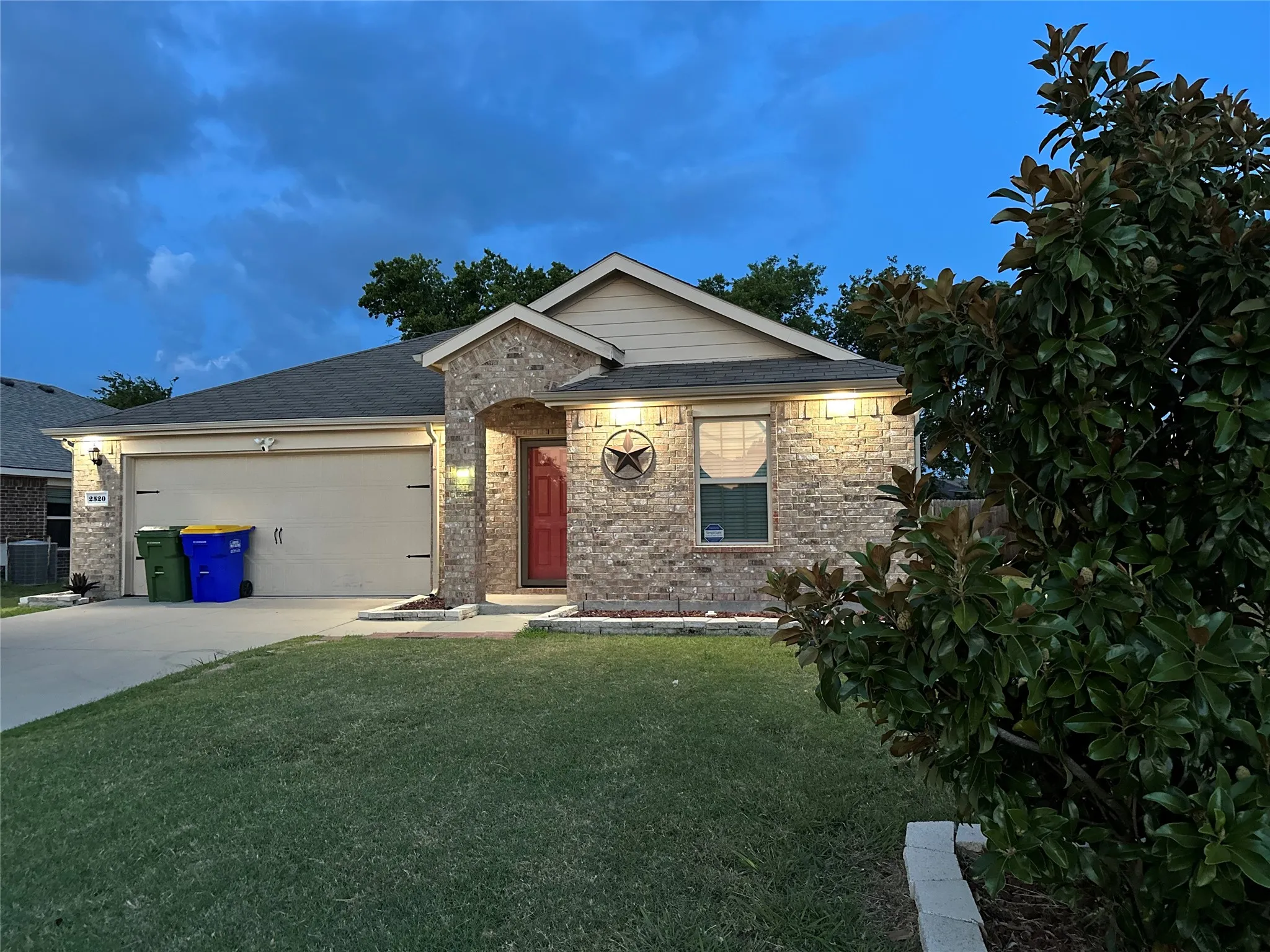 Single Family Residence For Sale in Dallas County , 2520 Old Farm Drive, Seagoville, Texas 75159, 4 Bedroom, 2 Bathroom, 2 Garage spaces, 1,826 Sqft, built in 2015, mls#21321251, Real Estate Agent in Seagoville, Homes For Sale in Dallas county, Homes For Sale in Seagoville, Realtor in Seagoville Texas, Real Estate Brokerage Independent Realty Texas, Luminita Cordes Realtor
