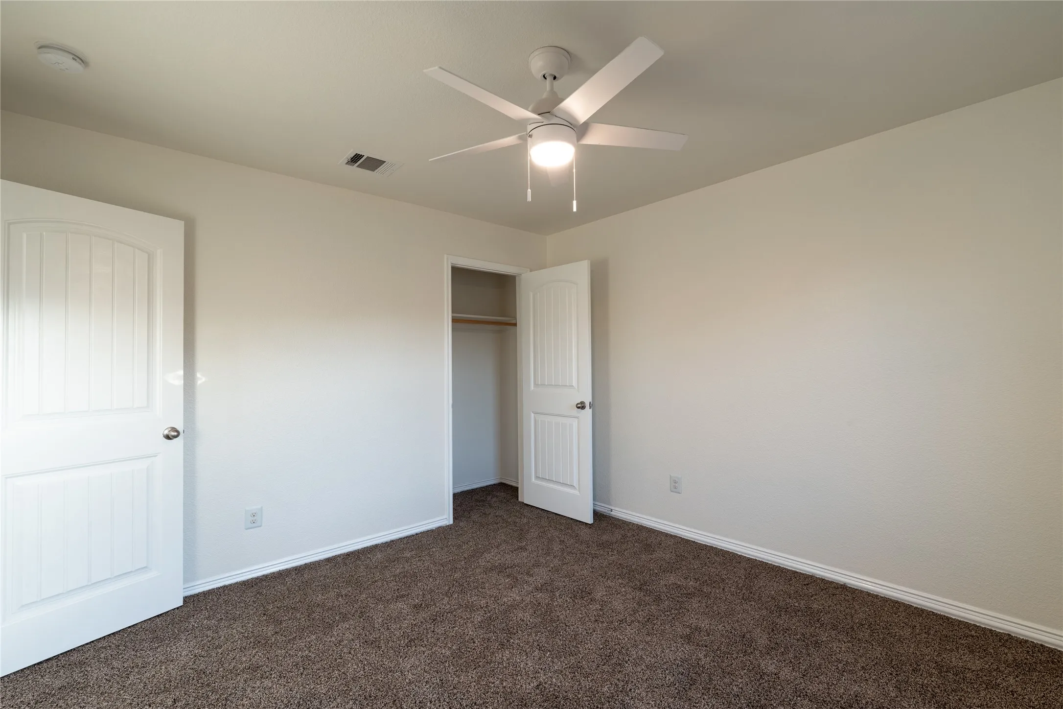 Single Family Residence For Sale in Dallas County , 2520 Old Farm Drive, Seagoville, Texas 75159, 4 Bedroom, 2 Bathroom, 2 Garage spaces, 1,826 Sqft, built in 2015, mls#21321251, Real Estate Agent in Seagoville, Homes For Sale in Dallas county, Homes For Sale in Seagoville, Realtor in Seagoville Texas, Real Estate Brokerage Independent Realty Texas, Luminita Cordes Realtor