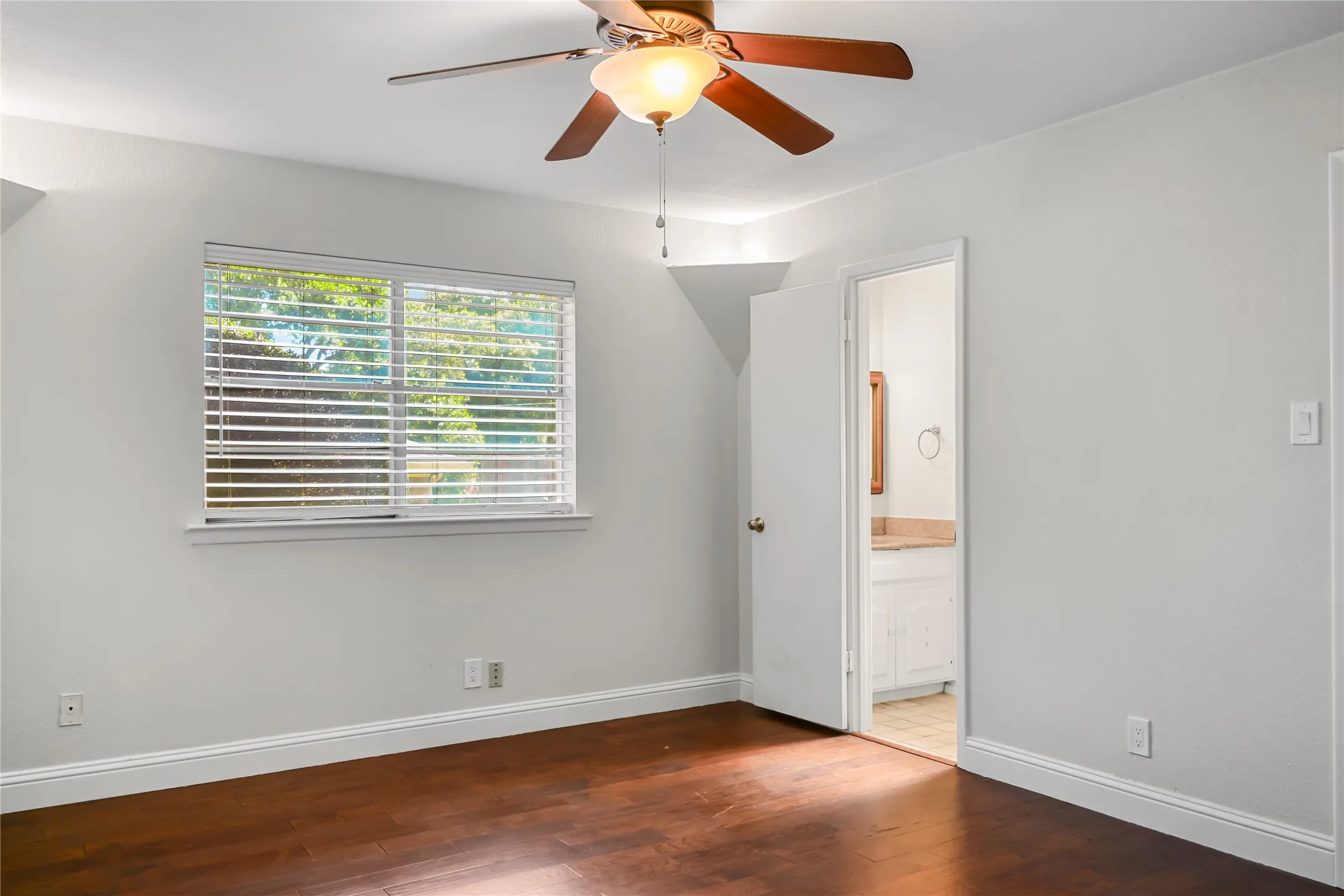 Bedroom 4 with half-bath