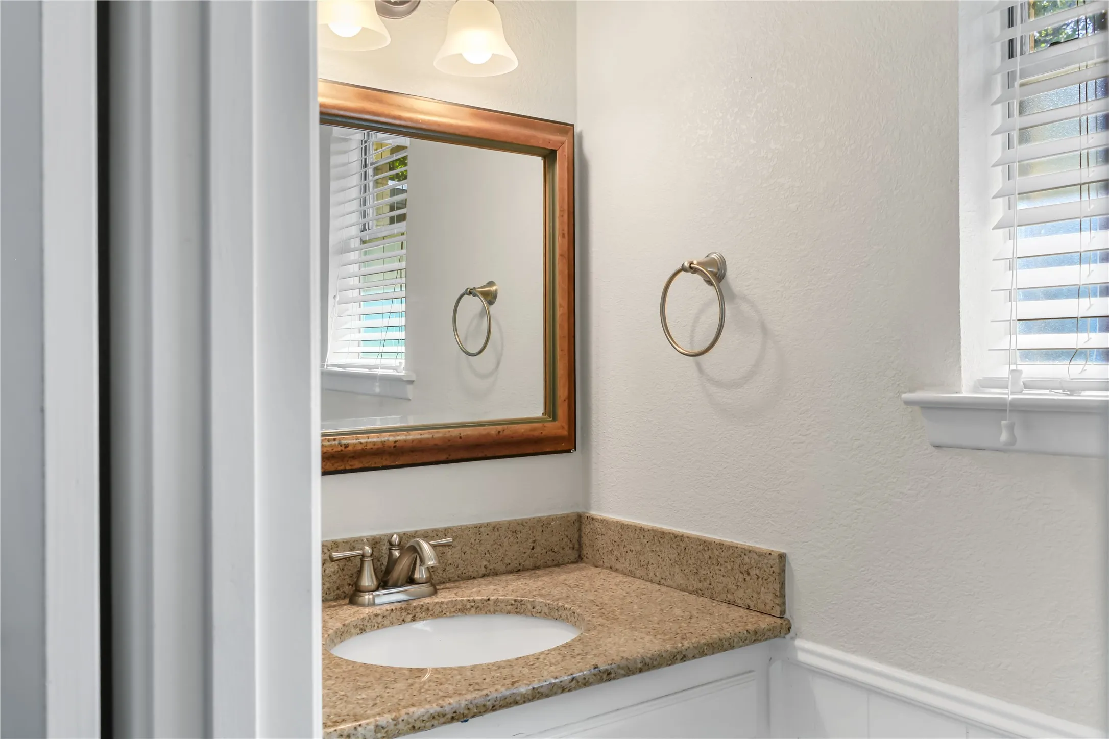 En-suite half-bath in Bedroom
