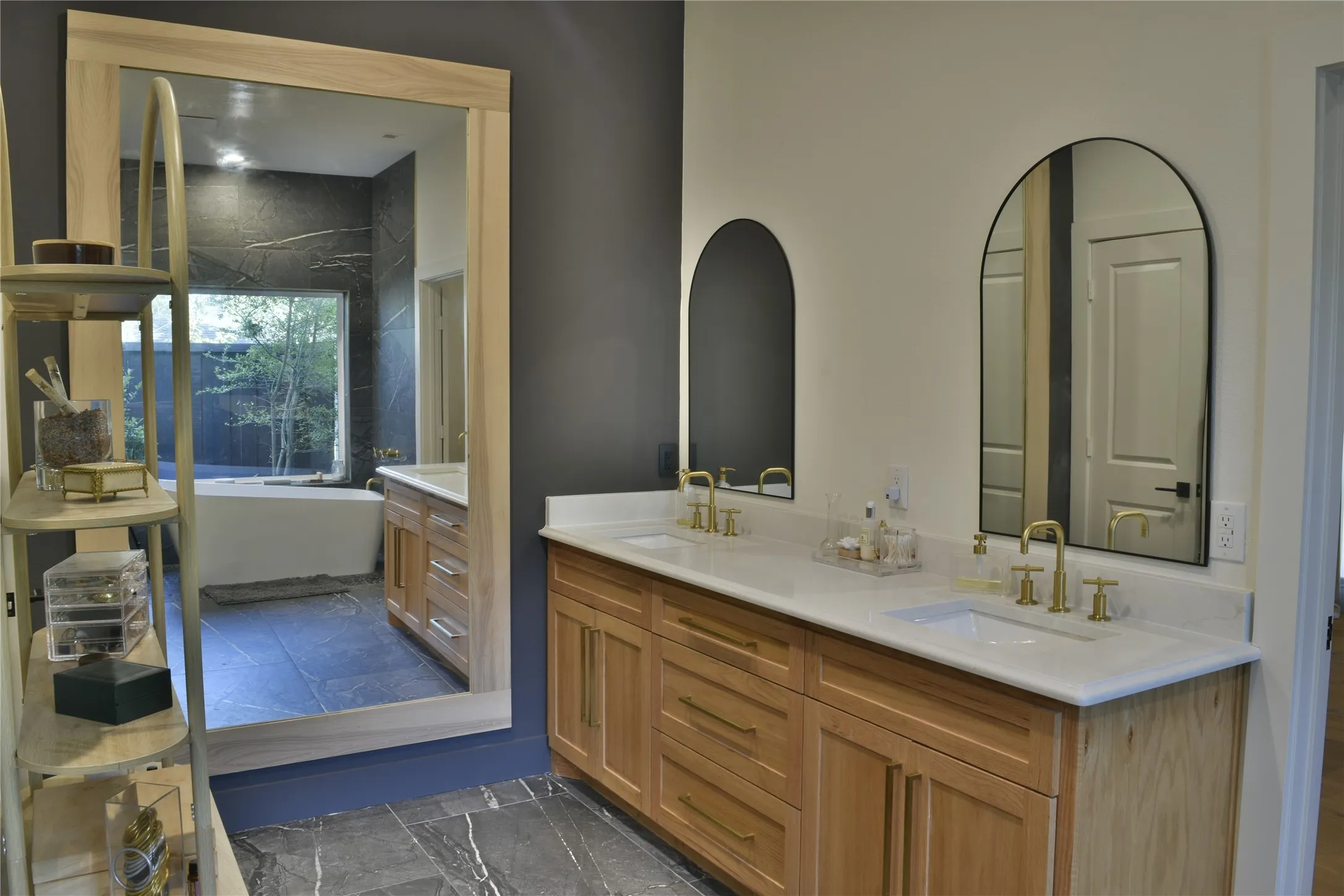Single Family Residence For Sale in Dallas County , 9563 Windy Knoll Drive, Dallas, Texas 75243, 4 Bedroom, 4 Bathroom, 2 Garage spaces, 3,445 Sqft, built in 1976, mls#21321116, Real Estate Agent in Dallas, Homes For Sale in Dallas county, Homes For Sale in Dallas, Realtor in Dallas Texas, Real Estate Brokerage Independent Realty Texas, Luminita Cordes Realtor