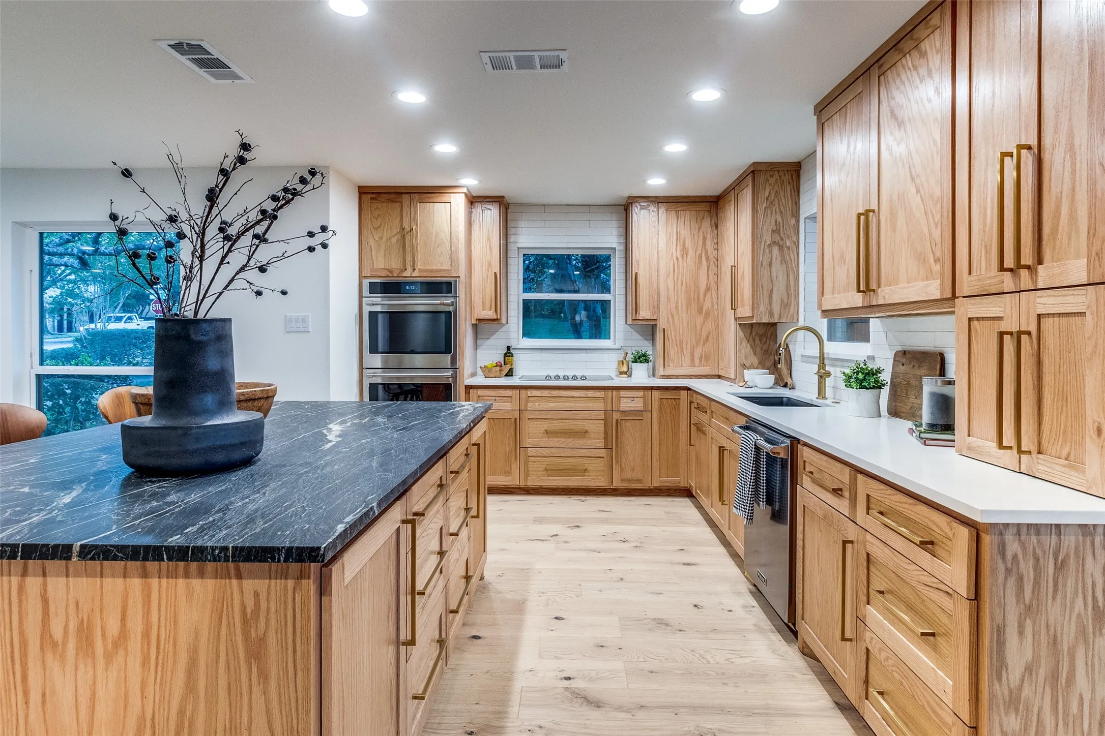 Single Family Residence For Sale in Dallas County , 9563 Windy Knoll Drive, Dallas, Texas 75243, 4 Bedroom, 4 Bathroom, 2 Garage spaces, 3,445 Sqft, built in 1976, mls#21321116, Real Estate Agent in Dallas, Homes For Sale in Dallas county, Homes For Sale in Dallas, Realtor in Dallas Texas, Real Estate Brokerage Independent Realty Texas, Luminita Cordes Realtor