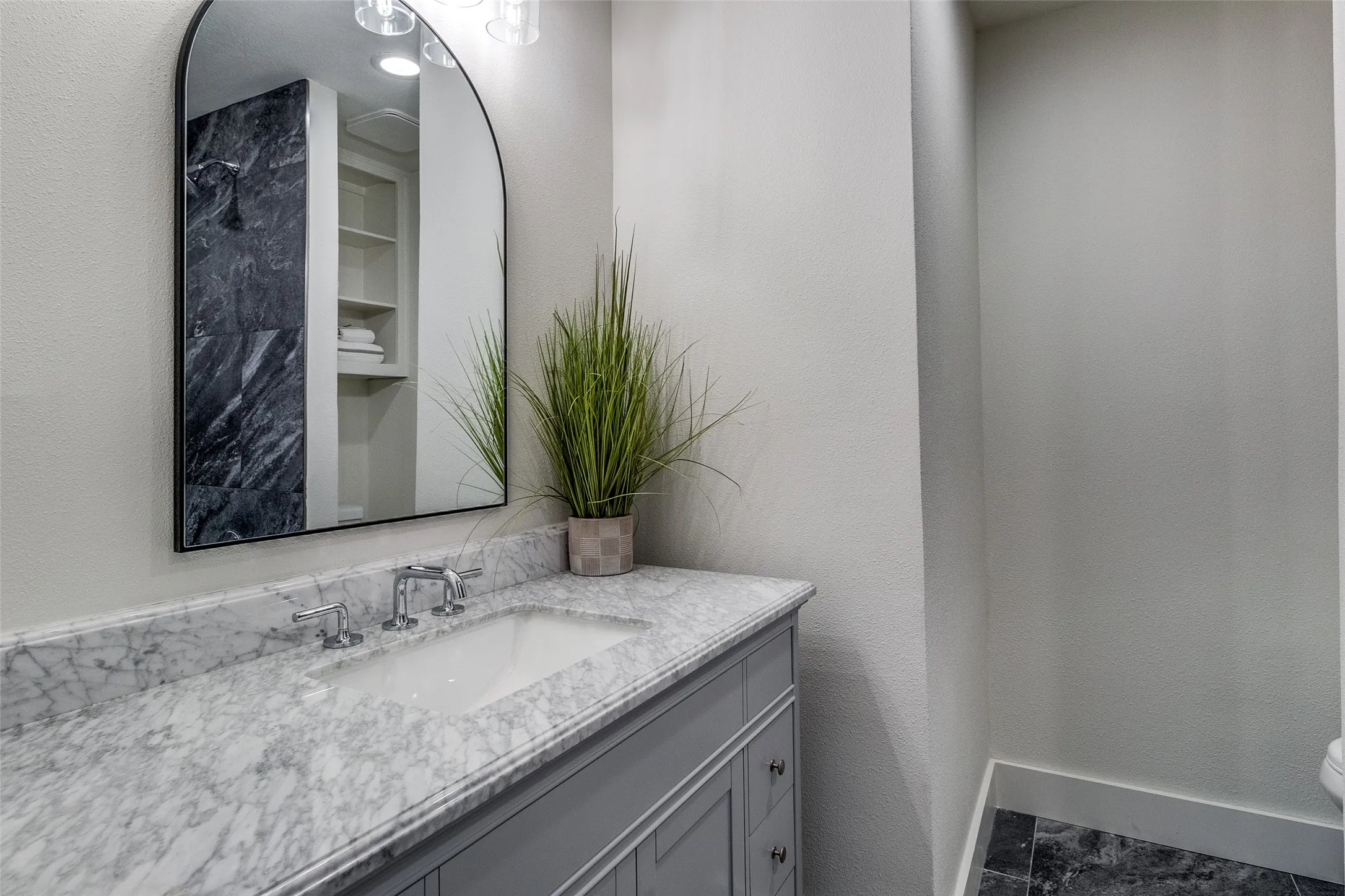 Single Family Residence For Sale in Dallas County , 9563 Windy Knoll Drive, Dallas, Texas 75243, 4 Bedroom, 4 Bathroom, 2 Garage spaces, 3,445 Sqft, built in 1976, mls#21321116, Real Estate Agent in Dallas, Homes For Sale in Dallas county, Homes For Sale in Dallas, Realtor in Dallas Texas, Real Estate Brokerage Independent Realty Texas, Luminita Cordes Realtor