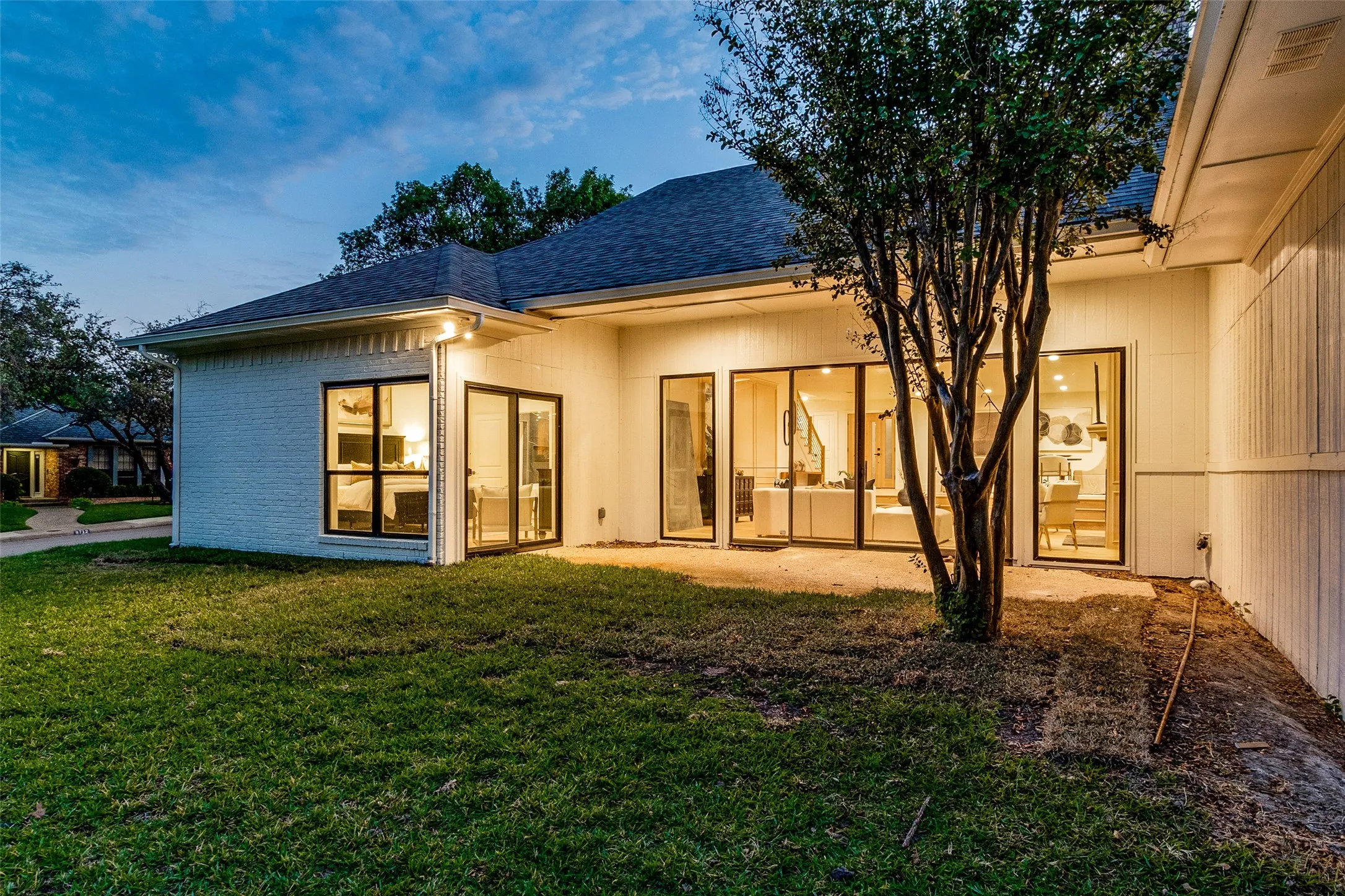 Single Family Residence For Sale in Dallas County , 9563 Windy Knoll Drive, Dallas, Texas 75243, 4 Bedroom, 4 Bathroom, 2 Garage spaces, 3,445 Sqft, built in 1976, mls#21321116, Real Estate Agent in Dallas, Homes For Sale in Dallas county, Homes For Sale in Dallas, Realtor in Dallas Texas, Real Estate Brokerage Independent Realty Texas, Luminita Cordes Realtor