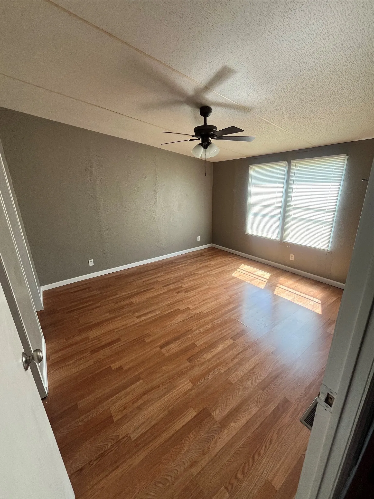 Mobile Home For Rent in Johnson County , 9204 Oklahoma Street, Joshua, Texas 76058, 3 Bedroom, 2 Bathroom, 2 Garage spaces, 1,232 Sqft, built in 2000, mls#21321253, Real Estate Agent in Joshua, Homes For Rent in Johnson county, Homes For Rent in Joshua, Realtor in Joshua Texas, Real Estate Brokerage Independent Realty Texas, Luminita Cordes Realtor