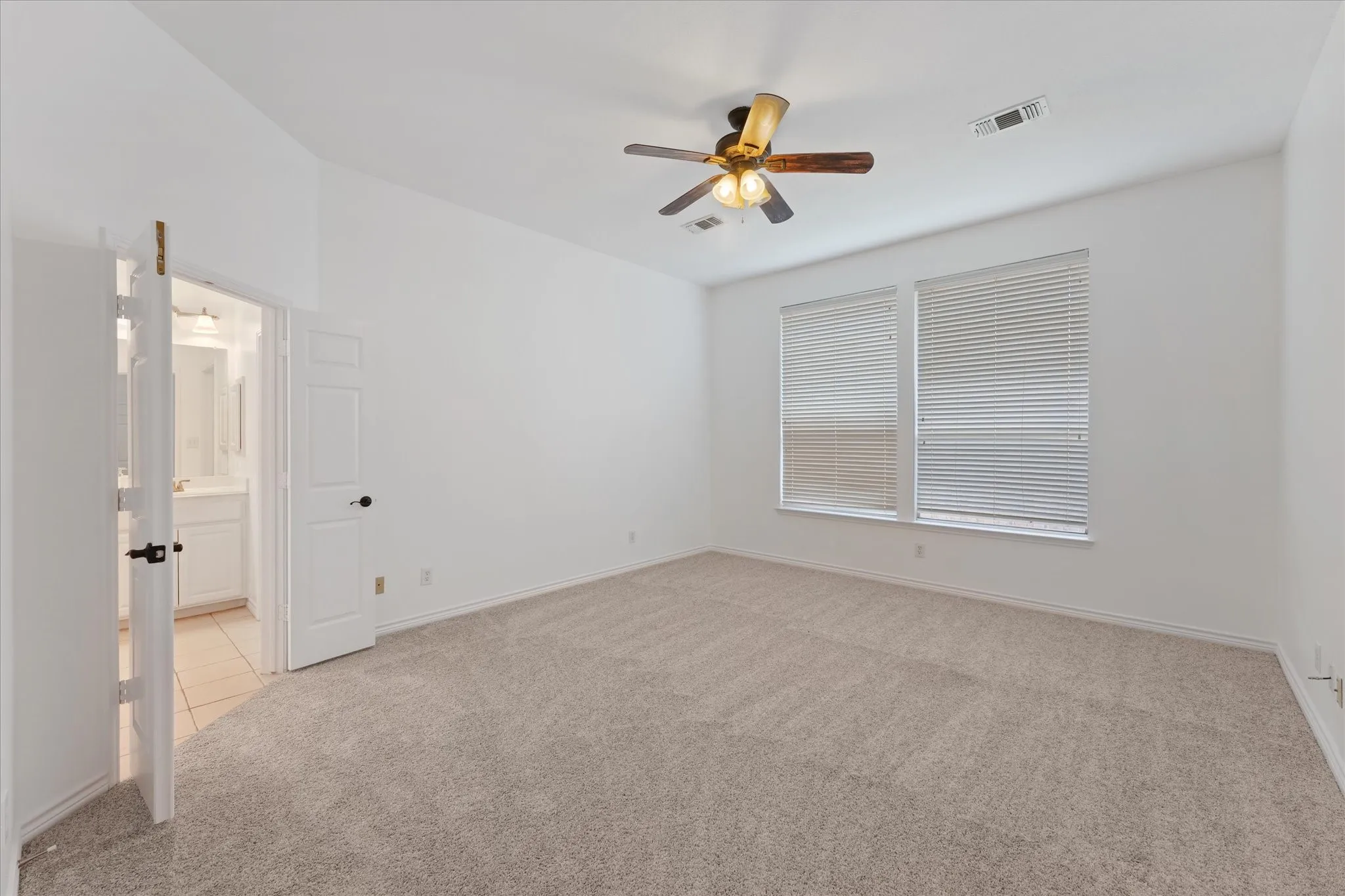 Single Family Residence For Sale in Tarrant County , 2308 Laura Elizabeth Trail, Mansfield, Texas 76063, 3 Bedroom, 2 Bathroom, 2 Garage spaces, 2,484 Sqft, built in 2001, mls#21321258, Real Estate Agent in Mansfield, Homes For Sale in Tarrant county, Homes For Sale in Mansfield, Realtor in Mansfield Texas, Real Estate Brokerage Independent Realty Texas, Luminita Cordes Realtor