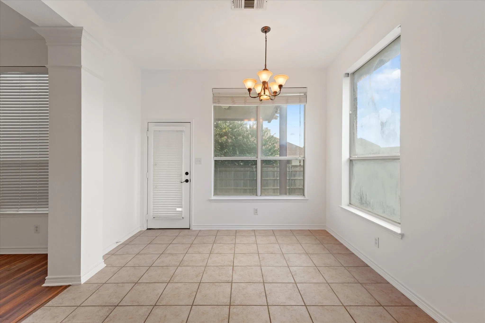 Single Family Residence For Sale in Tarrant County , 2308 Laura Elizabeth Trail, Mansfield, Texas 76063, 3 Bedroom, 2 Bathroom, 2 Garage spaces, 2,484 Sqft, built in 2001, mls#21321258, Real Estate Agent in Mansfield, Homes For Sale in Tarrant county, Homes For Sale in Mansfield, Realtor in Mansfield Texas, Real Estate Brokerage Independent Realty Texas, Luminita Cordes Realtor