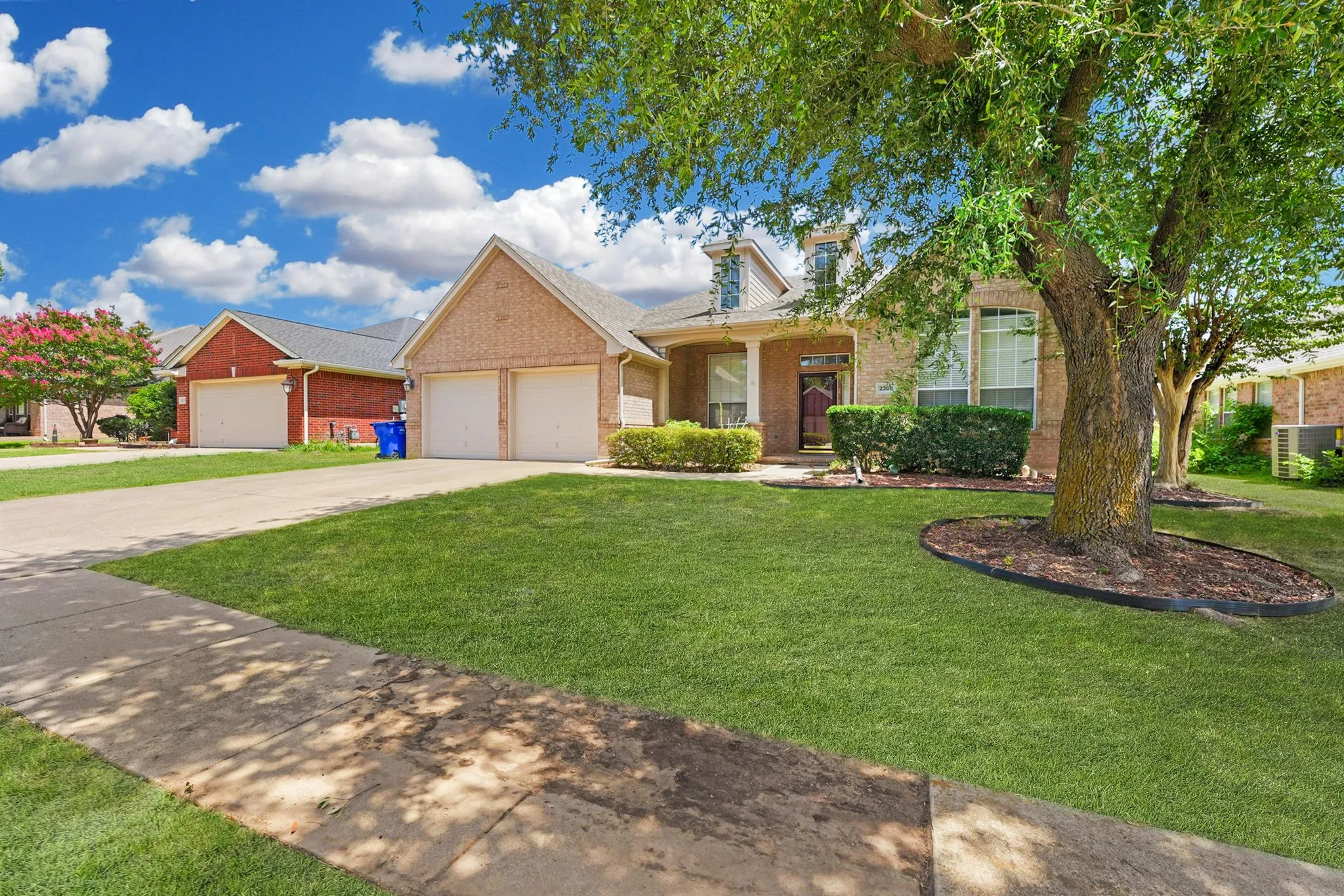 Single Family Residence For Sale in Tarrant County , 2308 Laura Elizabeth Trail, Mansfield, Texas 76063, 3 Bedroom, 2 Bathroom, 2 Garage spaces, 2,484 Sqft, built in 2001, mls#21321258, Real Estate Agent in Mansfield, Homes For Sale in Tarrant county, Homes For Sale in Mansfield, Realtor in Mansfield Texas, Real Estate Brokerage Independent Realty Texas, Luminita Cordes Realtor