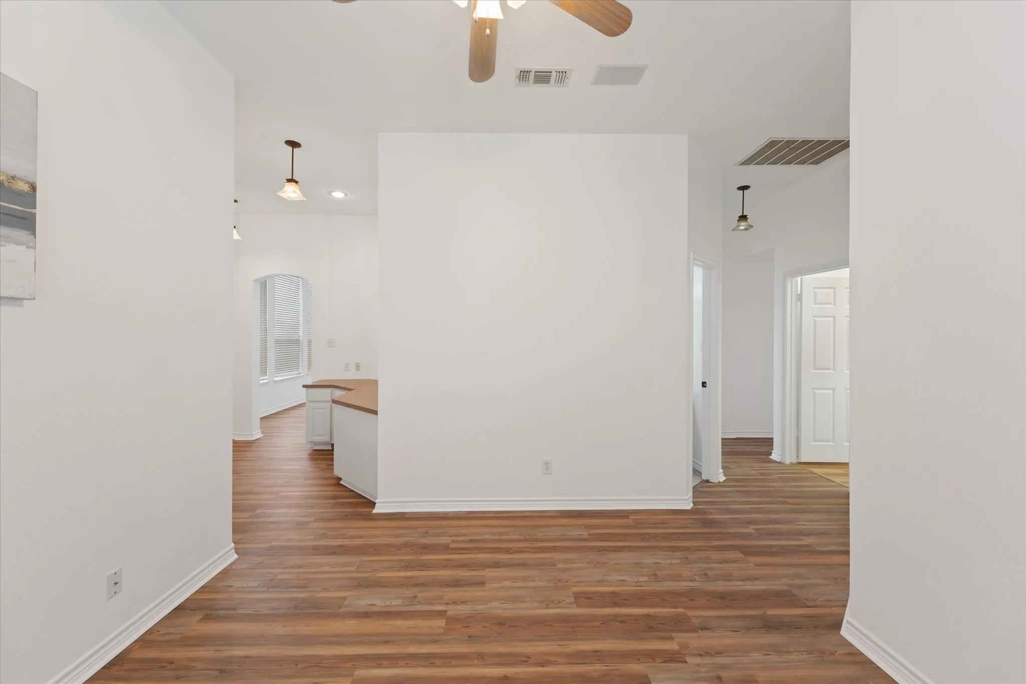 Single Family Residence For Sale in Tarrant County , 2308 Laura Elizabeth Trail, Mansfield, Texas 76063, 3 Bedroom, 2 Bathroom, 2 Garage spaces, 2,484 Sqft, built in 2001, mls#21321258, Real Estate Agent in Mansfield, Homes For Sale in Tarrant county, Homes For Sale in Mansfield, Realtor in Mansfield Texas, Real Estate Brokerage Independent Realty Texas, Luminita Cordes Realtor