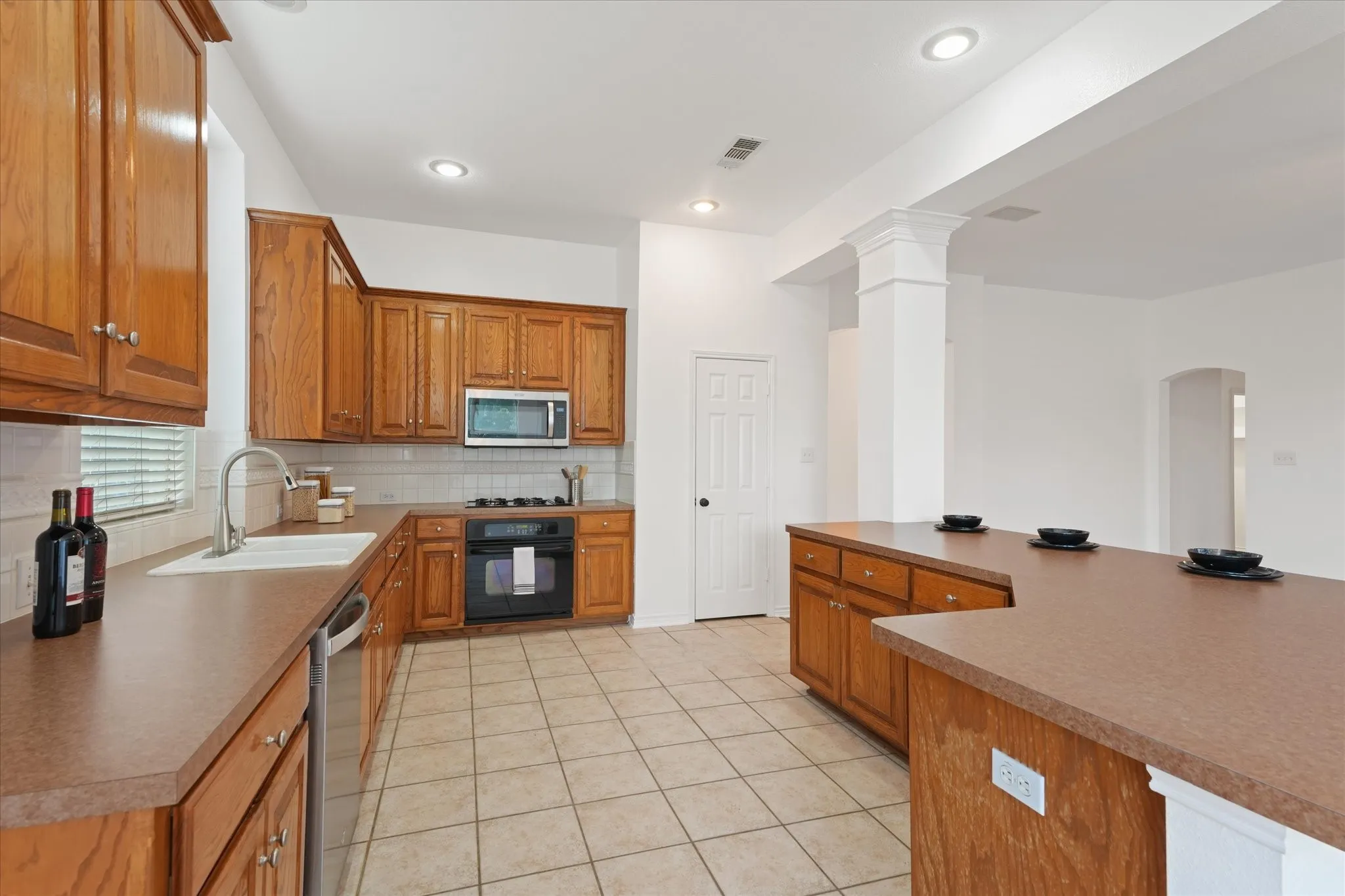 Single Family Residence For Sale in Tarrant County , 2308 Laura Elizabeth Trail, Mansfield, Texas 76063, 3 Bedroom, 2 Bathroom, 2 Garage spaces, 2,484 Sqft, built in 2001, mls#21321258, Real Estate Agent in Mansfield, Homes For Sale in Tarrant county, Homes For Sale in Mansfield, Realtor in Mansfield Texas, Real Estate Brokerage Independent Realty Texas, Luminita Cordes Realtor