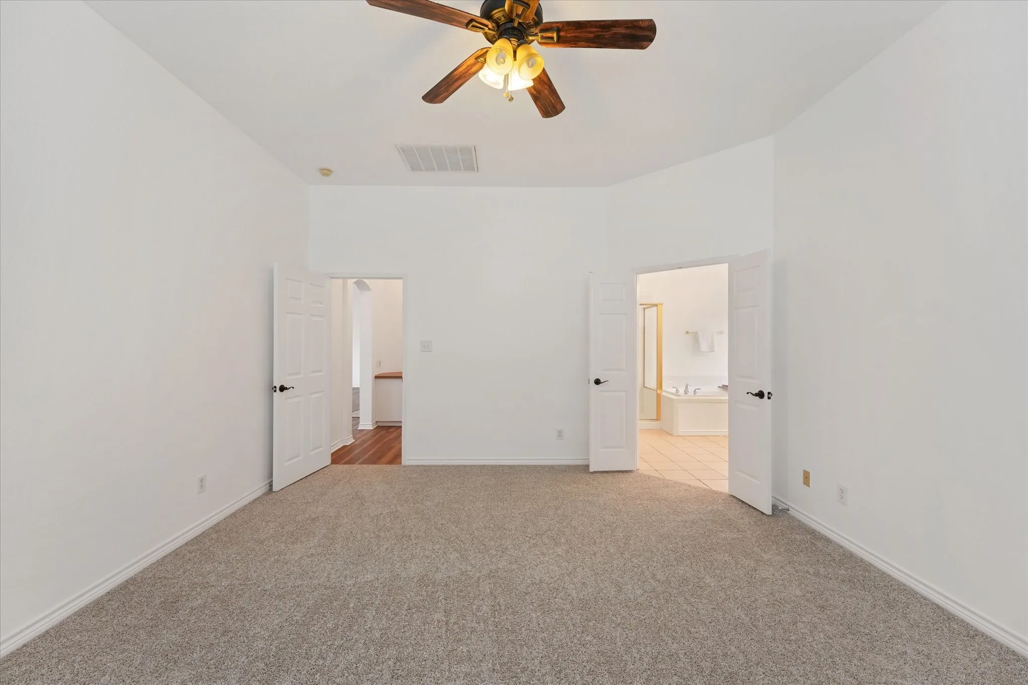 Single Family Residence For Sale in Tarrant County , 2308 Laura Elizabeth Trail, Mansfield, Texas 76063, 3 Bedroom, 2 Bathroom, 2 Garage spaces, 2,484 Sqft, built in 2001, mls#21321258, Real Estate Agent in Mansfield, Homes For Sale in Tarrant county, Homes For Sale in Mansfield, Realtor in Mansfield Texas, Real Estate Brokerage Independent Realty Texas, Luminita Cordes Realtor