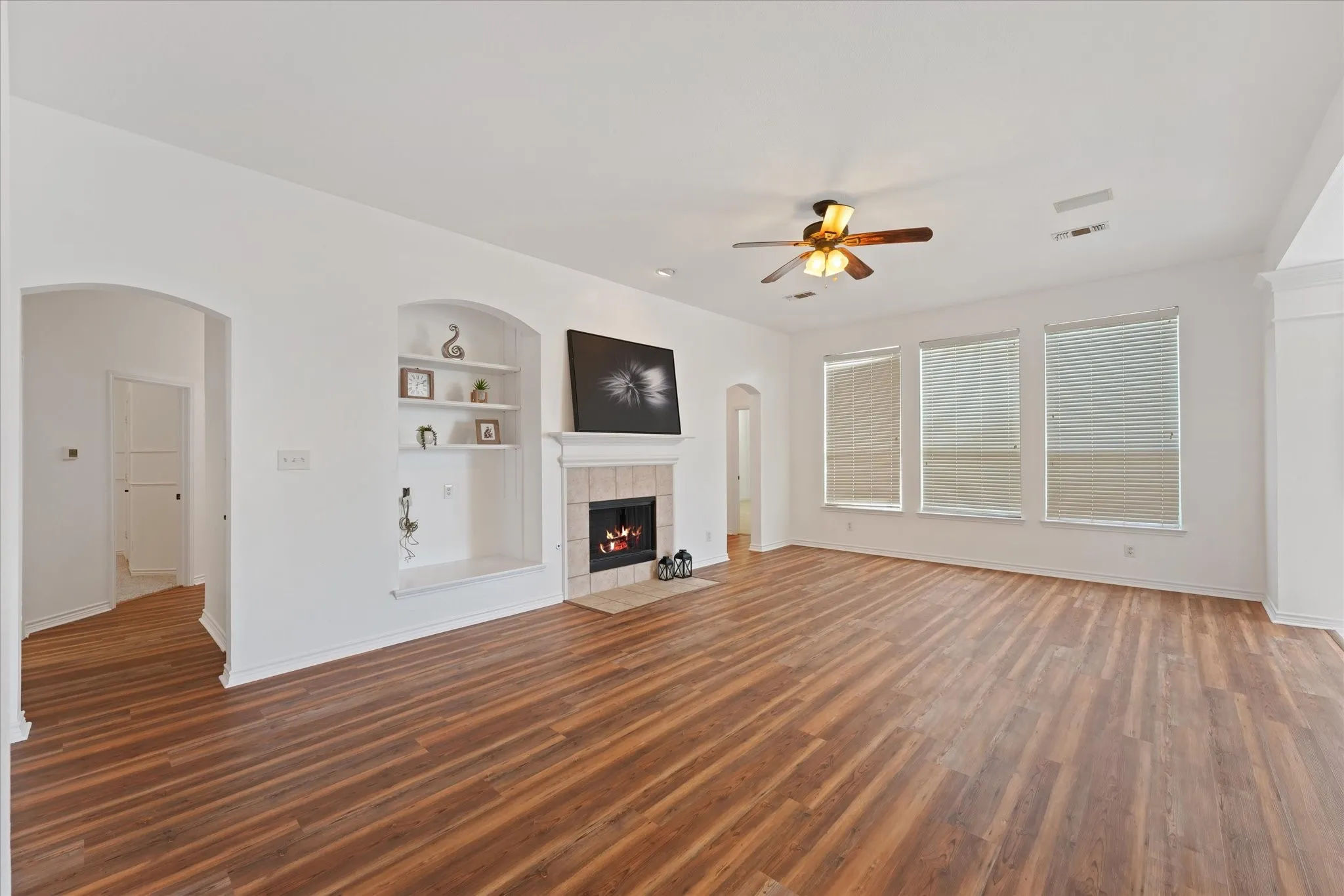 Single Family Residence For Sale in Tarrant County , 2308 Laura Elizabeth Trail, Mansfield, Texas 76063, 3 Bedroom, 2 Bathroom, 2 Garage spaces, 2,484 Sqft, built in 2001, mls#21321258, Real Estate Agent in Mansfield, Homes For Sale in Tarrant county, Homes For Sale in Mansfield, Realtor in Mansfield Texas, Real Estate Brokerage Independent Realty Texas, Luminita Cordes Realtor