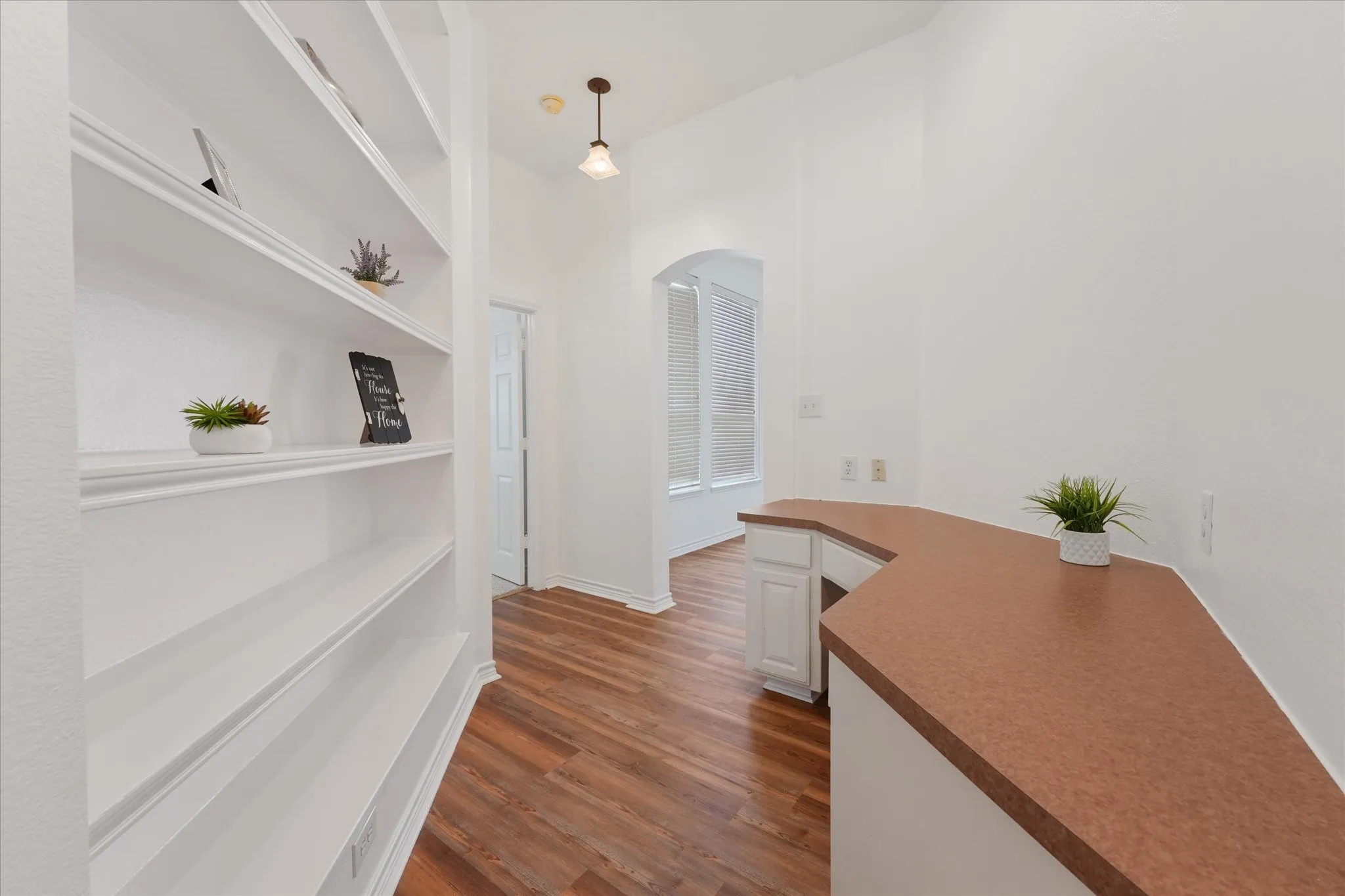 Single Family Residence For Sale in Tarrant County , 2308 Laura Elizabeth Trail, Mansfield, Texas 76063, 3 Bedroom, 2 Bathroom, 2 Garage spaces, 2,484 Sqft, built in 2001, mls#21321258, Real Estate Agent in Mansfield, Homes For Sale in Tarrant county, Homes For Sale in Mansfield, Realtor in Mansfield Texas, Real Estate Brokerage Independent Realty Texas, Luminita Cordes Realtor