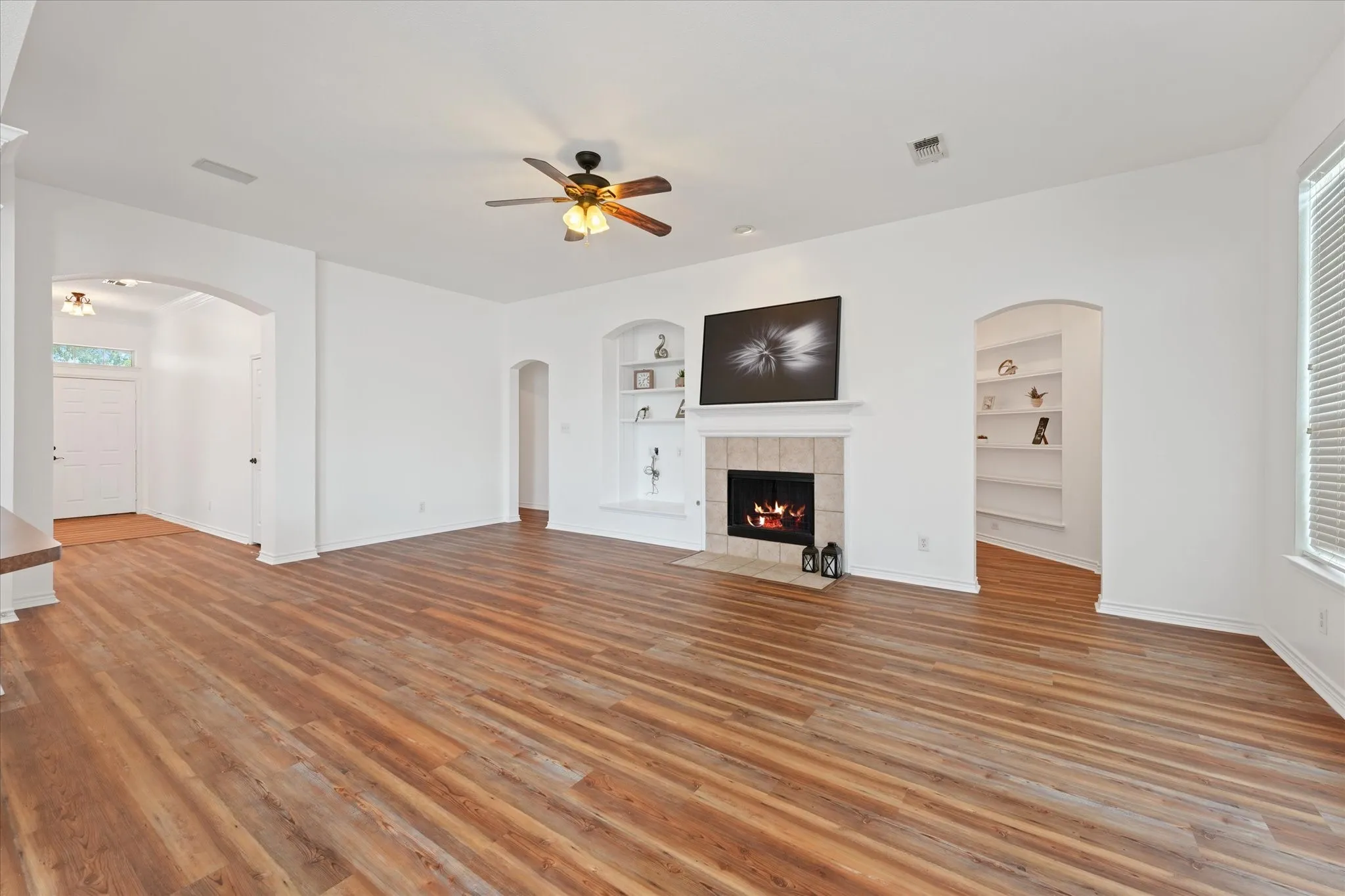 Single Family Residence For Sale in Tarrant County , 2308 Laura Elizabeth Trail, Mansfield, Texas 76063, 3 Bedroom, 2 Bathroom, 2 Garage spaces, 2,484 Sqft, built in 2001, mls#21321258, Real Estate Agent in Mansfield, Homes For Sale in Tarrant county, Homes For Sale in Mansfield, Realtor in Mansfield Texas, Real Estate Brokerage Independent Realty Texas, Luminita Cordes Realtor