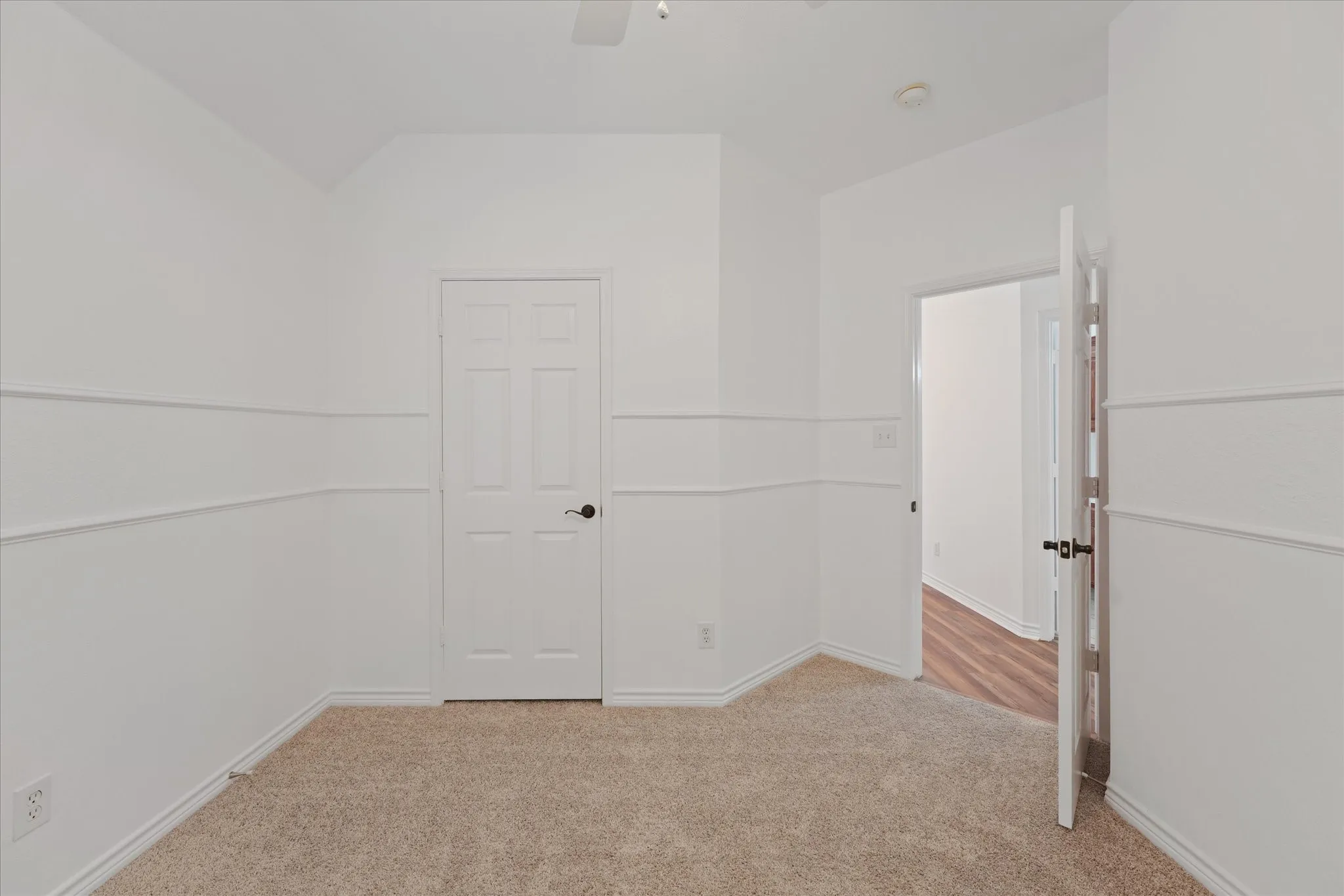 Single Family Residence For Sale in Tarrant County , 2308 Laura Elizabeth Trail, Mansfield, Texas 76063, 3 Bedroom, 2 Bathroom, 2 Garage spaces, 2,484 Sqft, built in 2001, mls#21321258, Real Estate Agent in Mansfield, Homes For Sale in Tarrant county, Homes For Sale in Mansfield, Realtor in Mansfield Texas, Real Estate Brokerage Independent Realty Texas, Luminita Cordes Realtor
